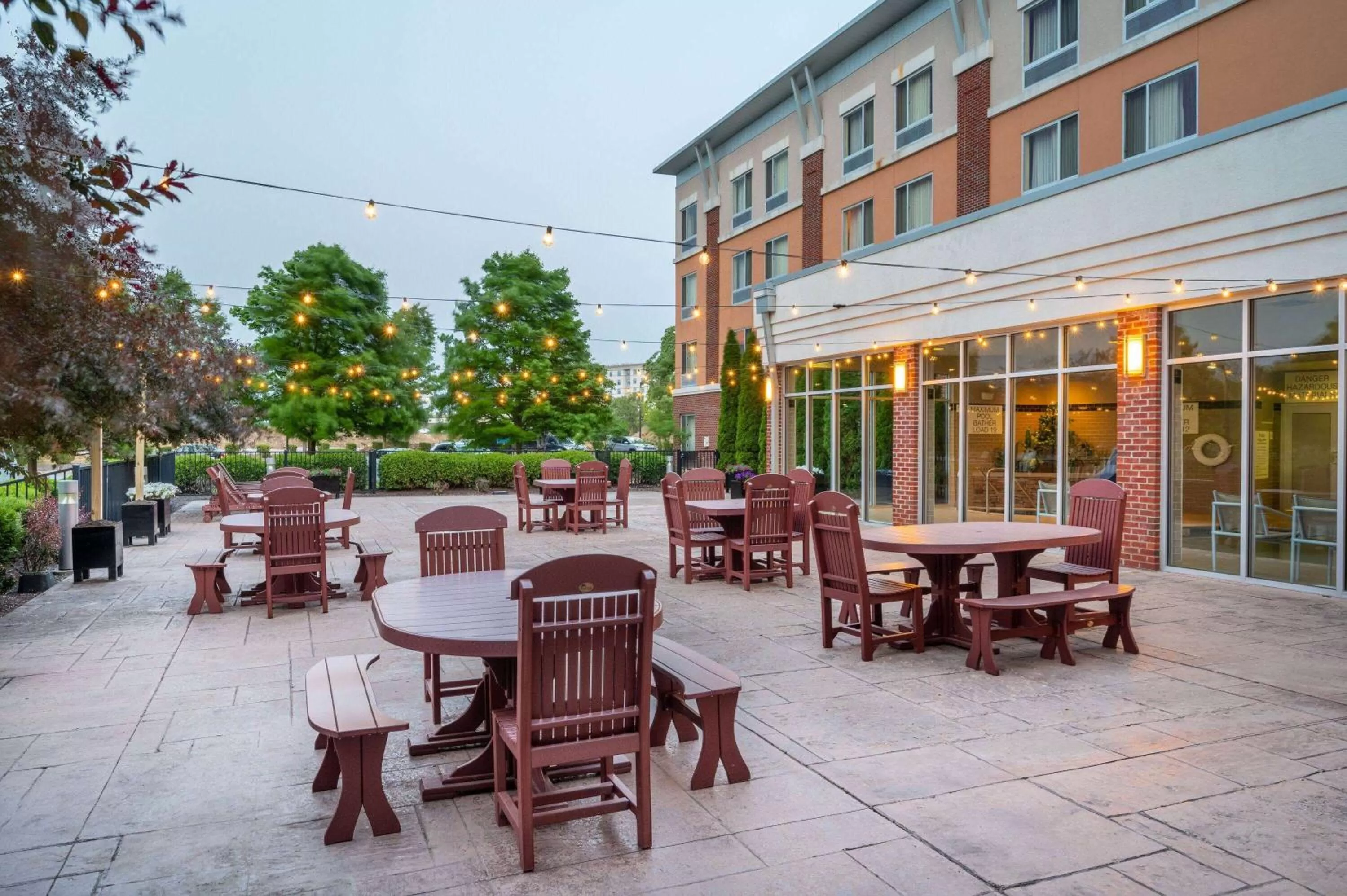Inner courtyard view in Wyndham Noblesville