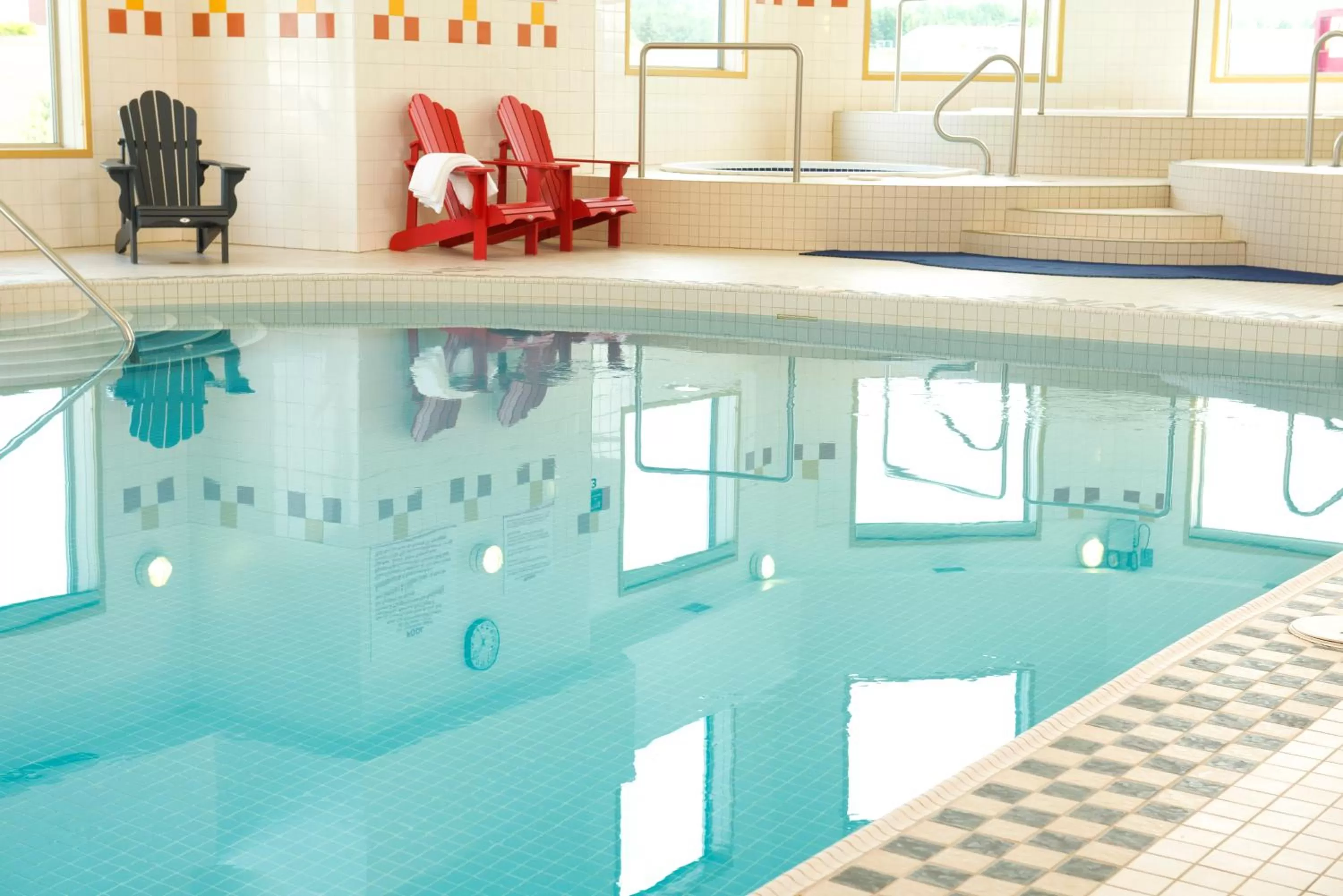 Swimming pool in Gold Eagle Lodge