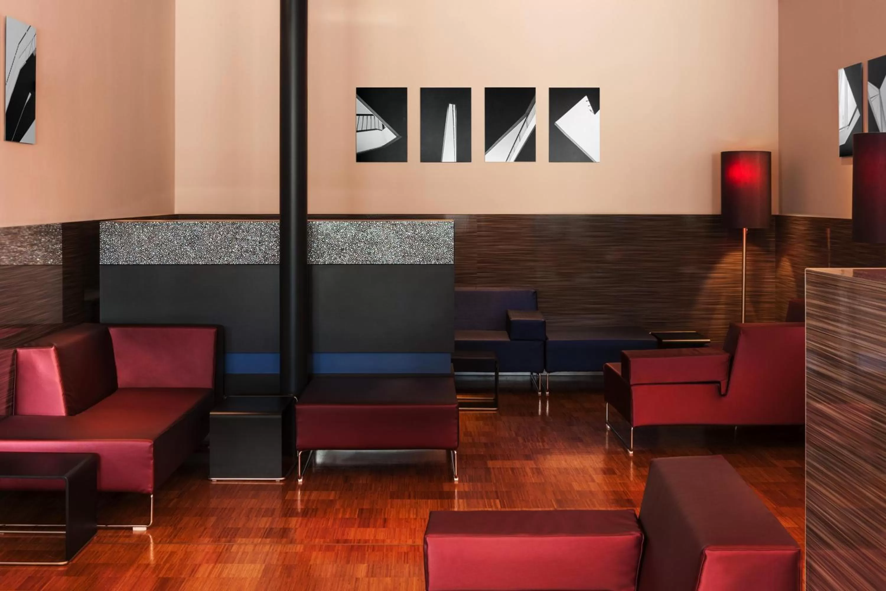 Lobby or reception in IntercityHotel Mannheim