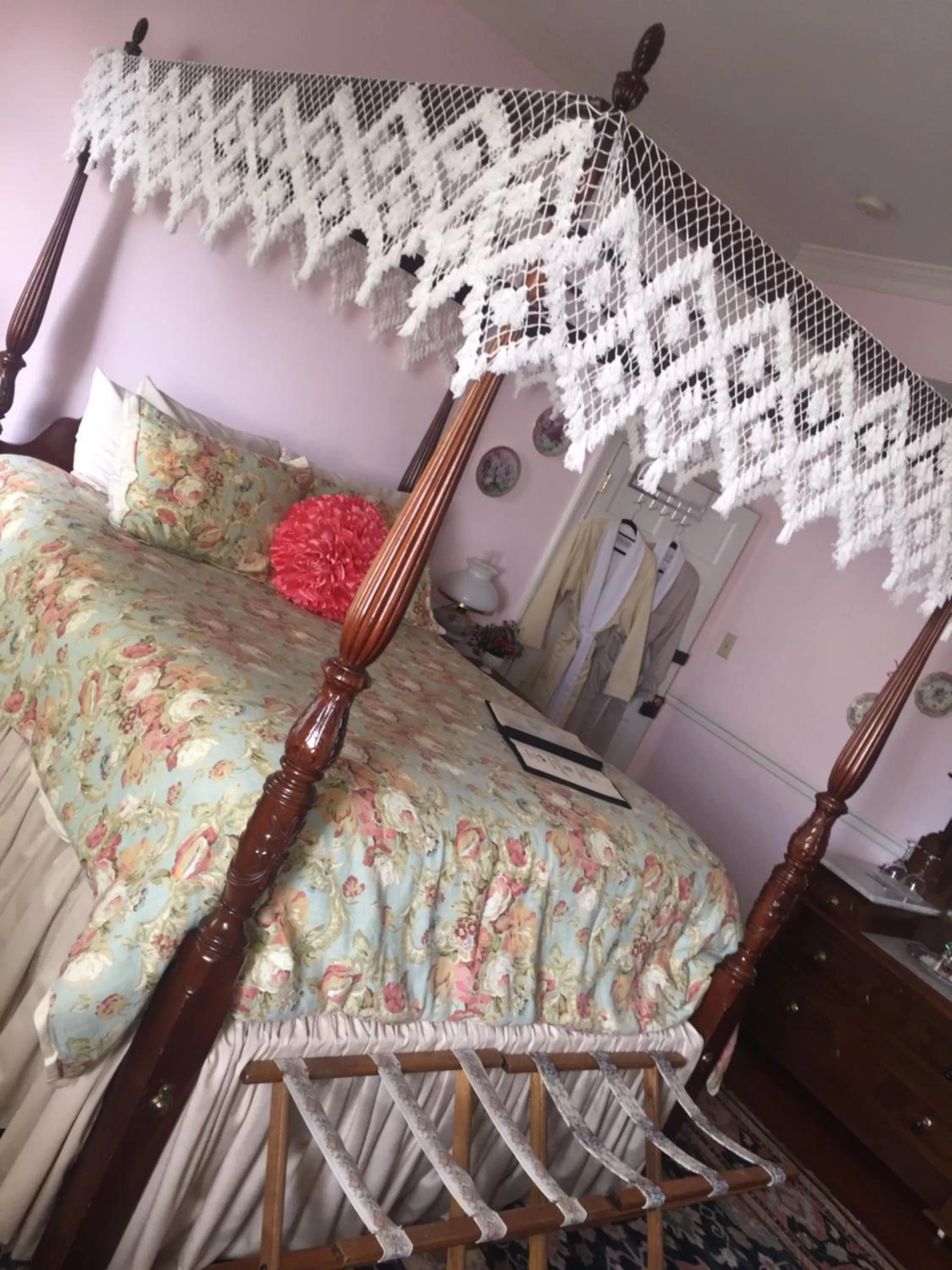 Bedroom, Bed in The Richard Johnston Inn & 1890 Caroline House