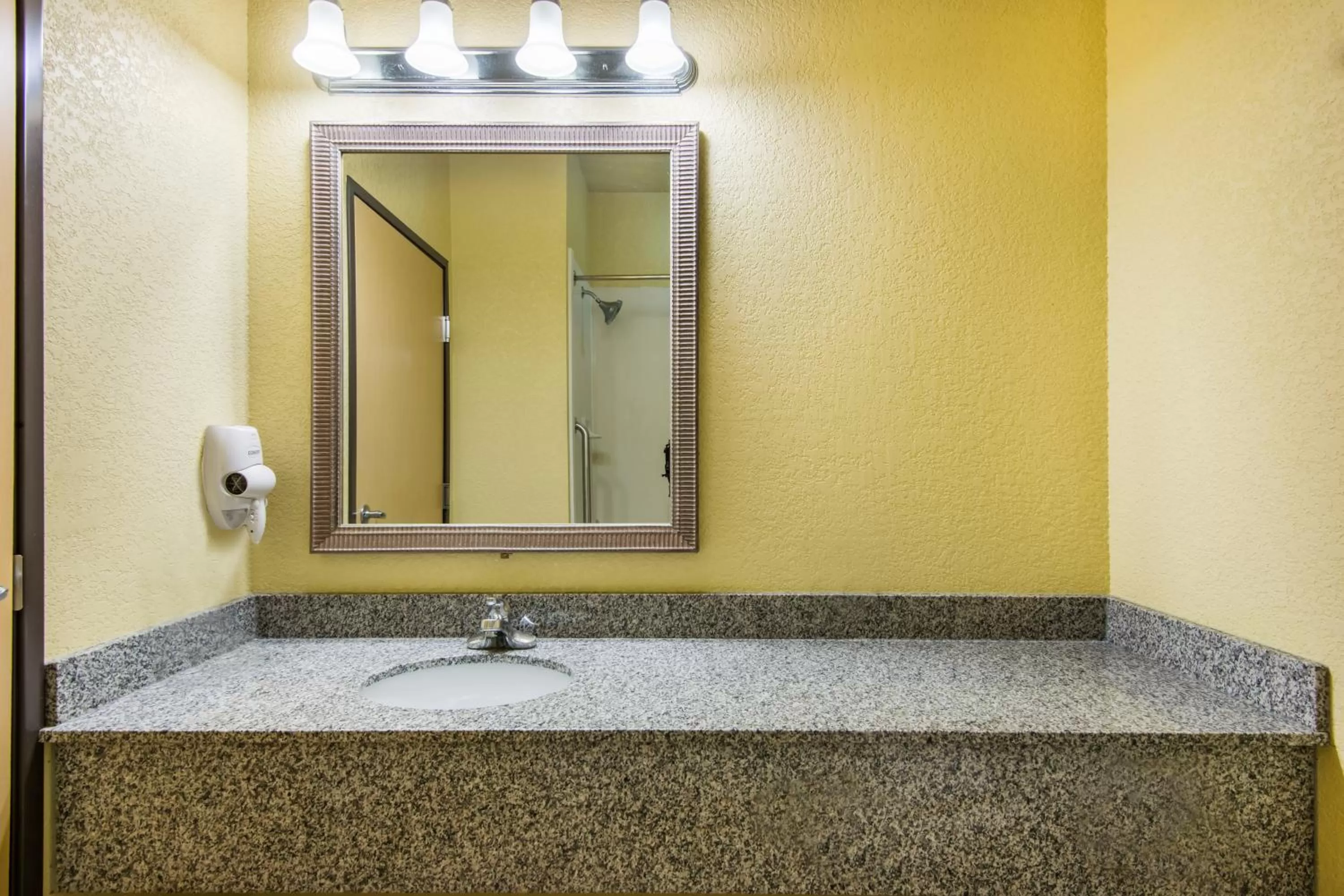 Photo of the whole room in Holiday Inn Express Hotel & Suites El Dorado by IHG