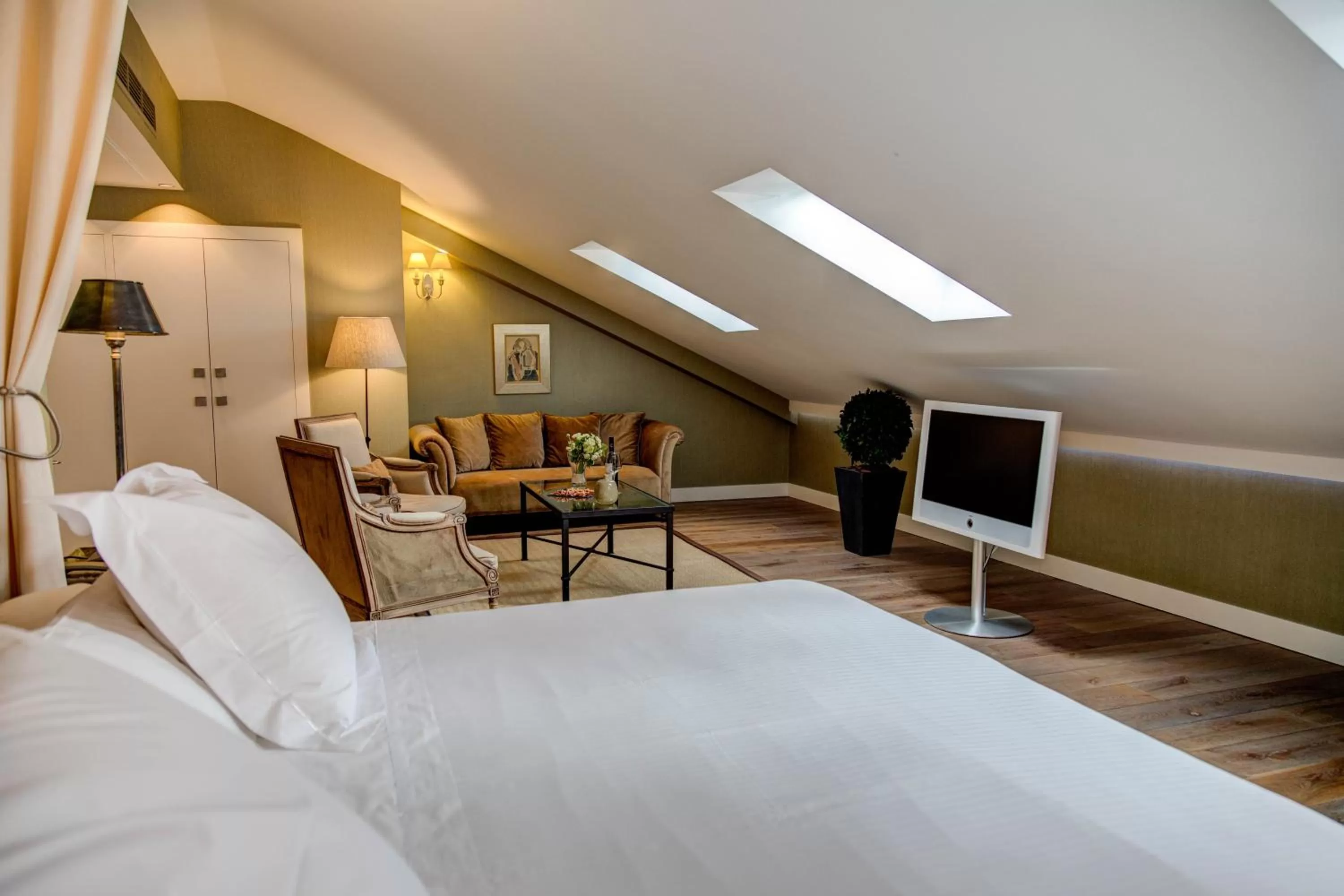 Photo of the whole room, Bed in Grand Hotel Don Gregorio