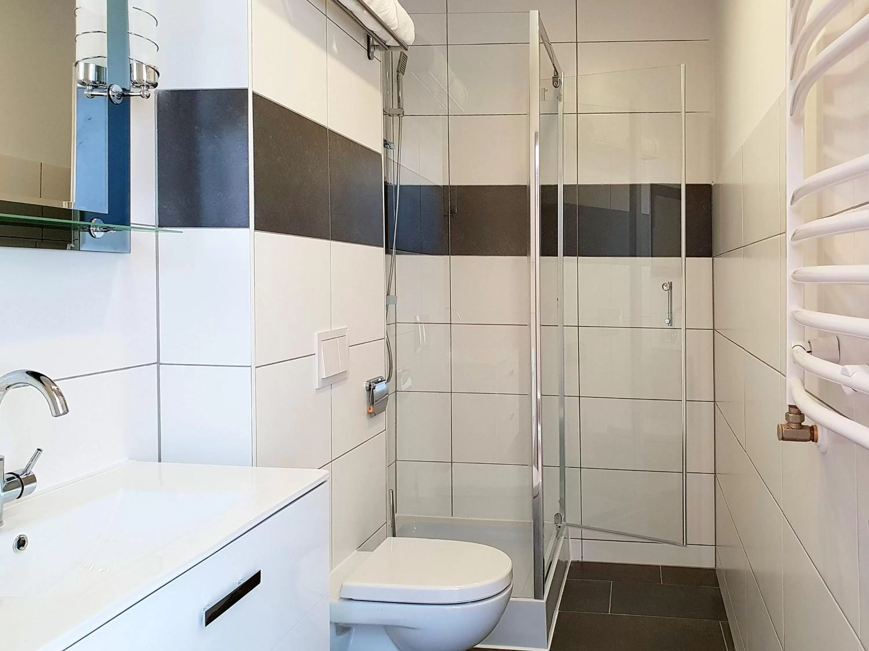 Shower in Hotel Denbu