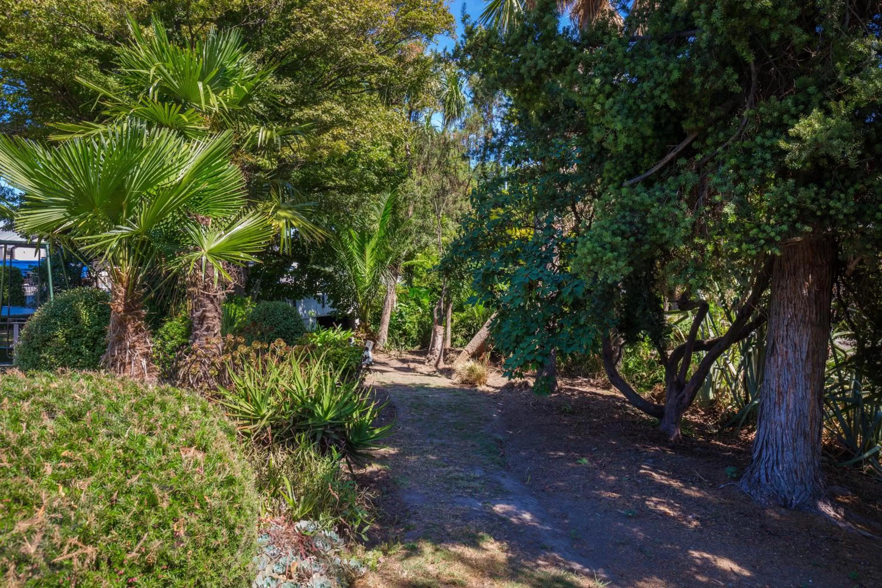 Garden in Middle Park Motel