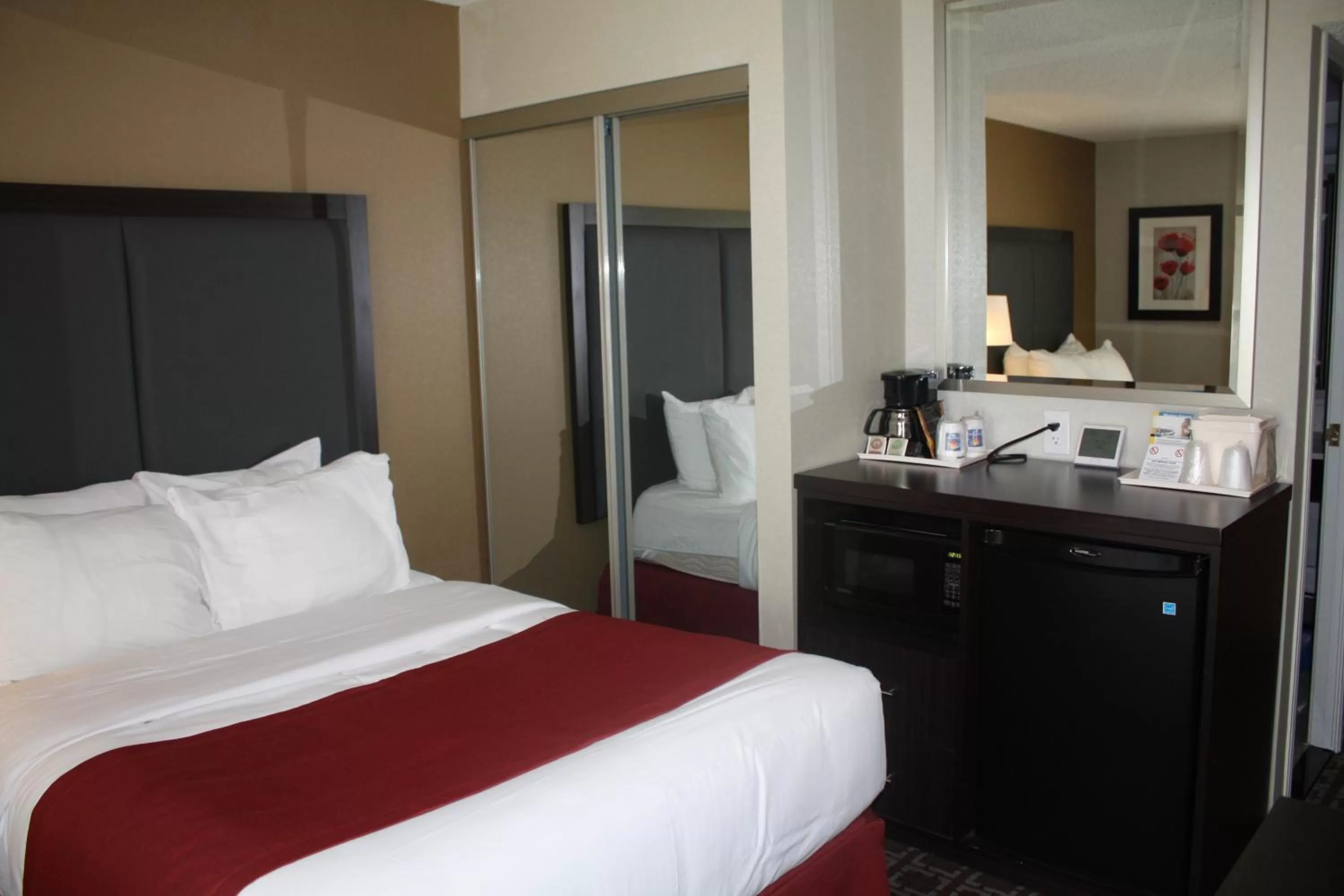 Standard Queen Room - Top Floor in Comfort Inn