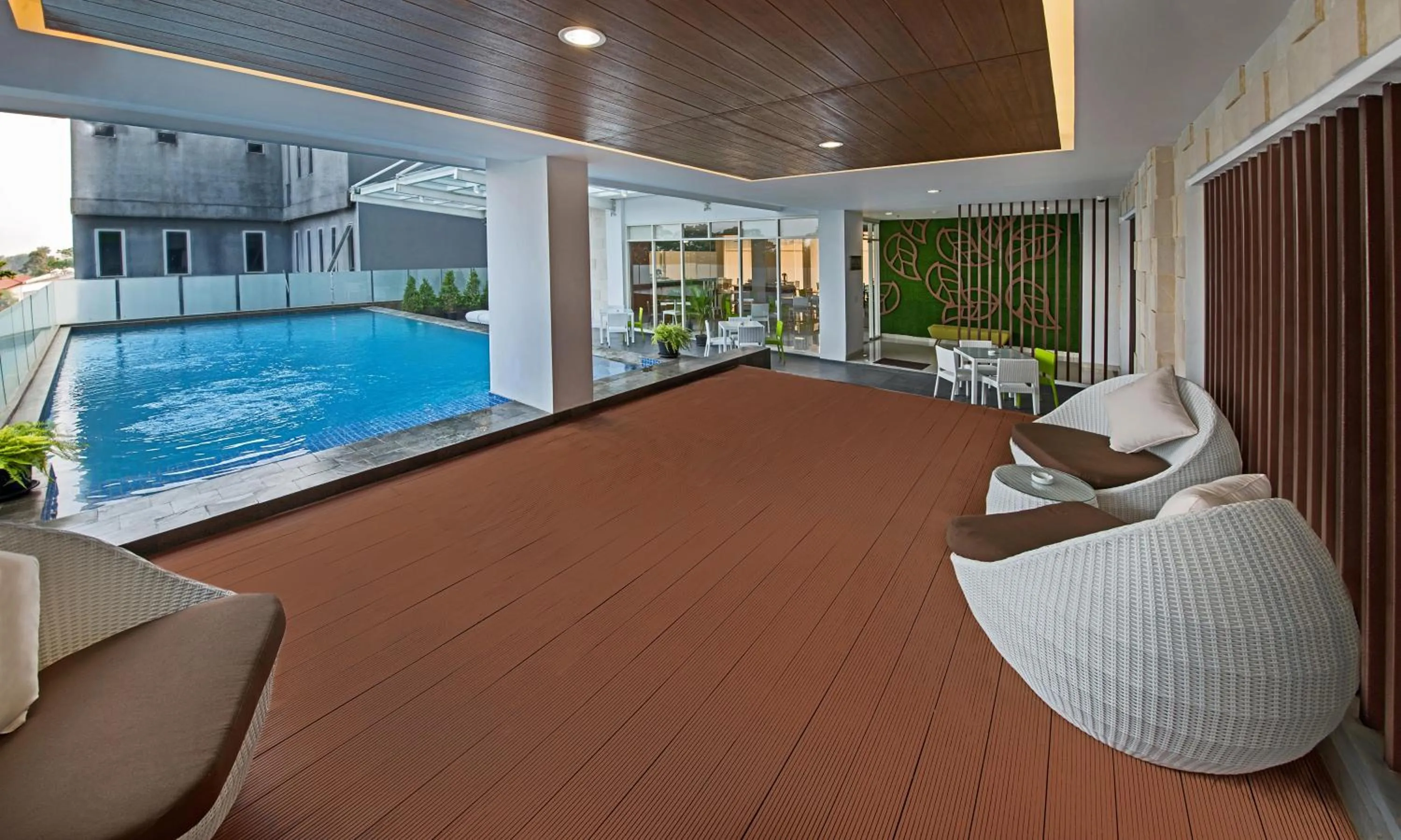 Swimming pool in Whiz Prime Hotel Pajajaran Bogor