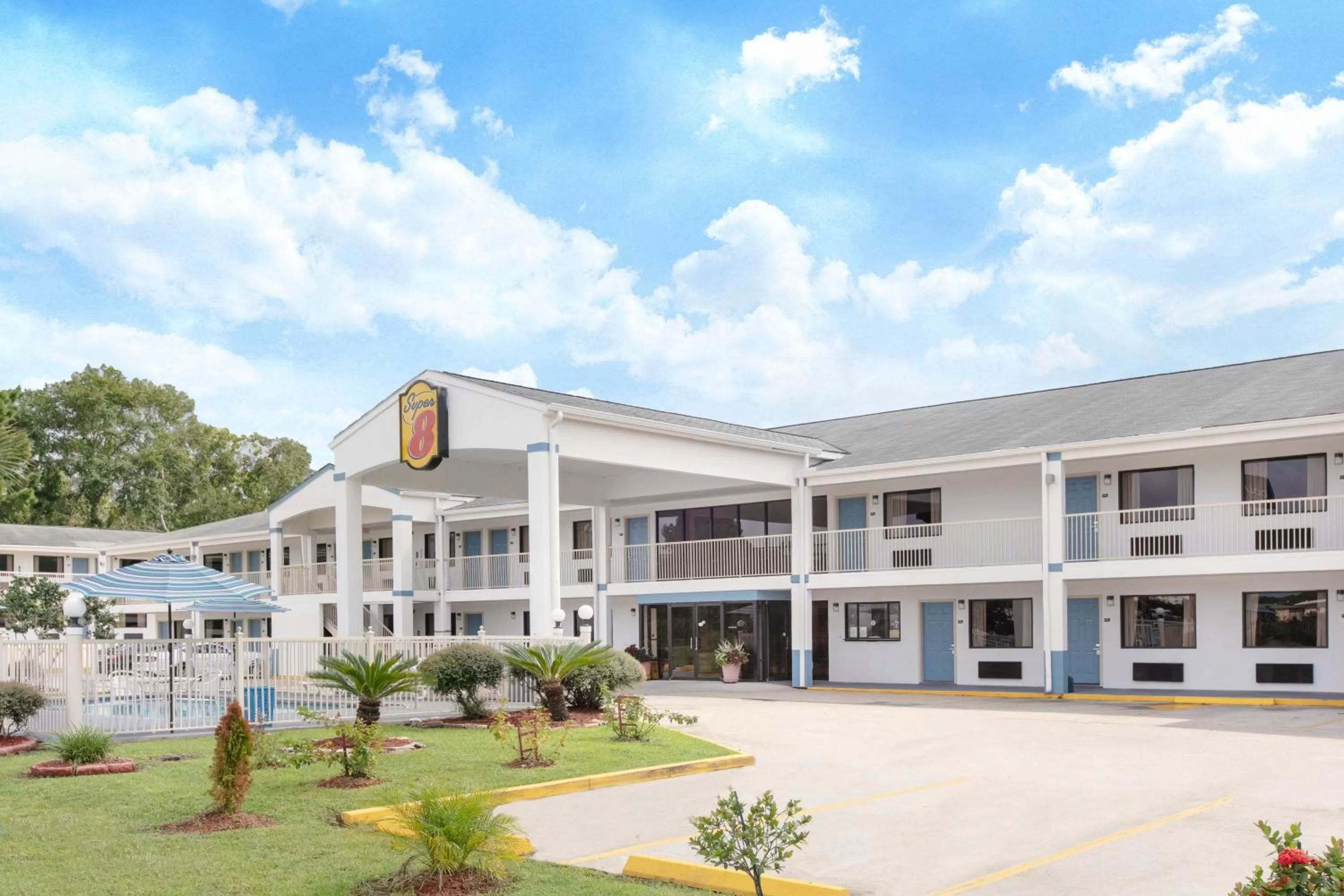 Facade/entrance in Super 8 by Wyndham Ocean Springs Biloxi