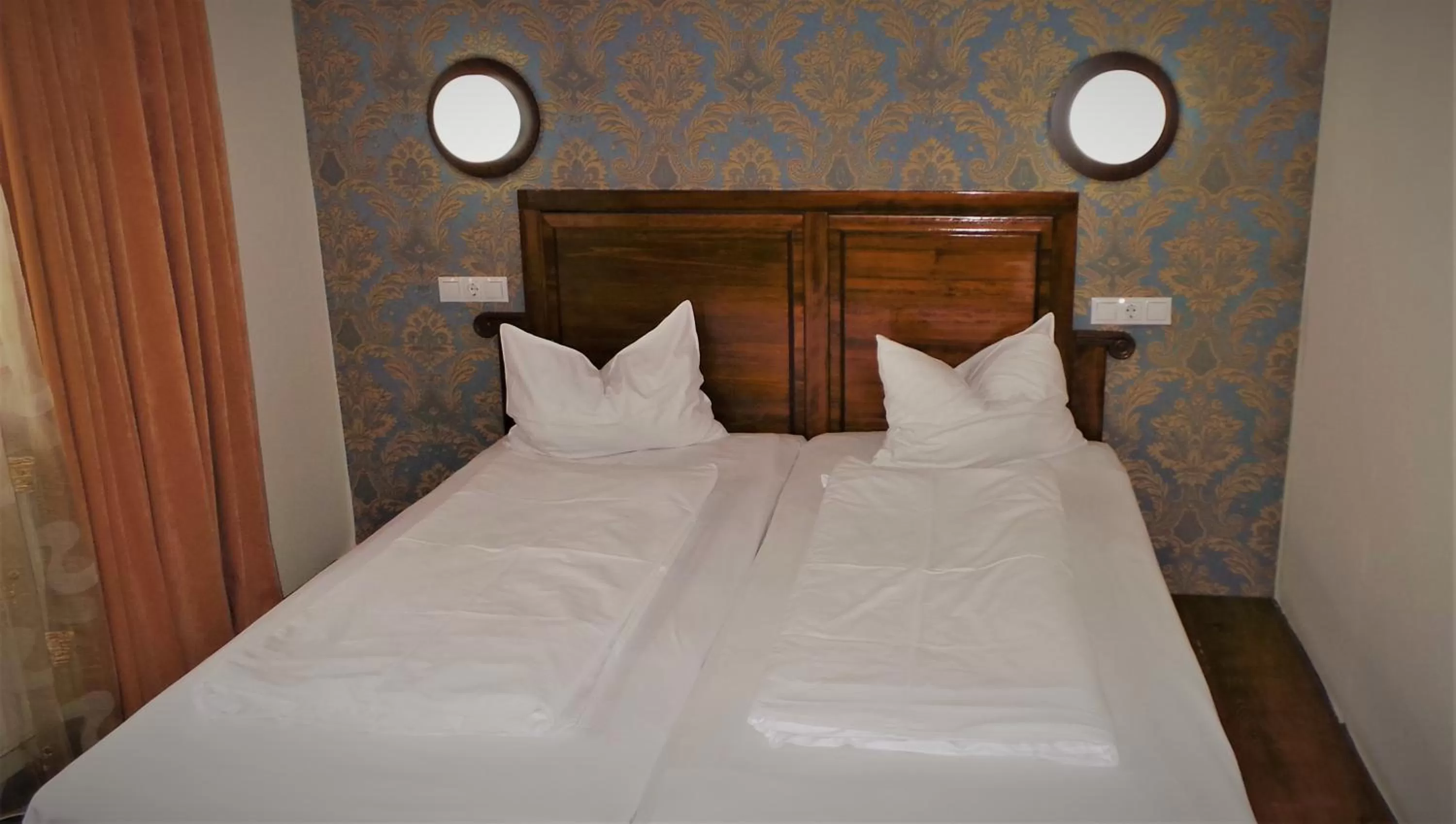 Bedroom, Bed in Hotel Sonne