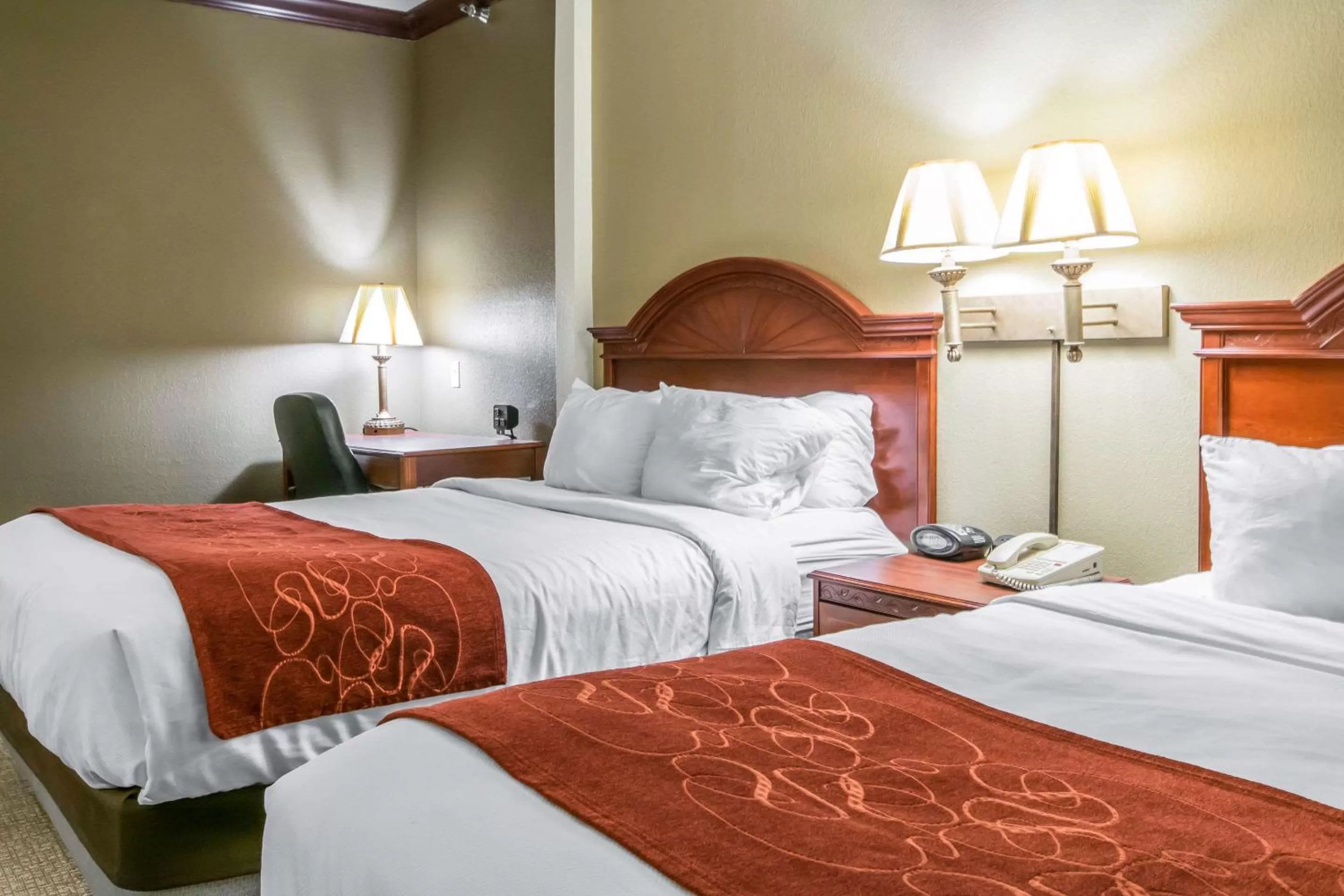 Photo of the whole room, Bed in Comfort Suites Owensboro South