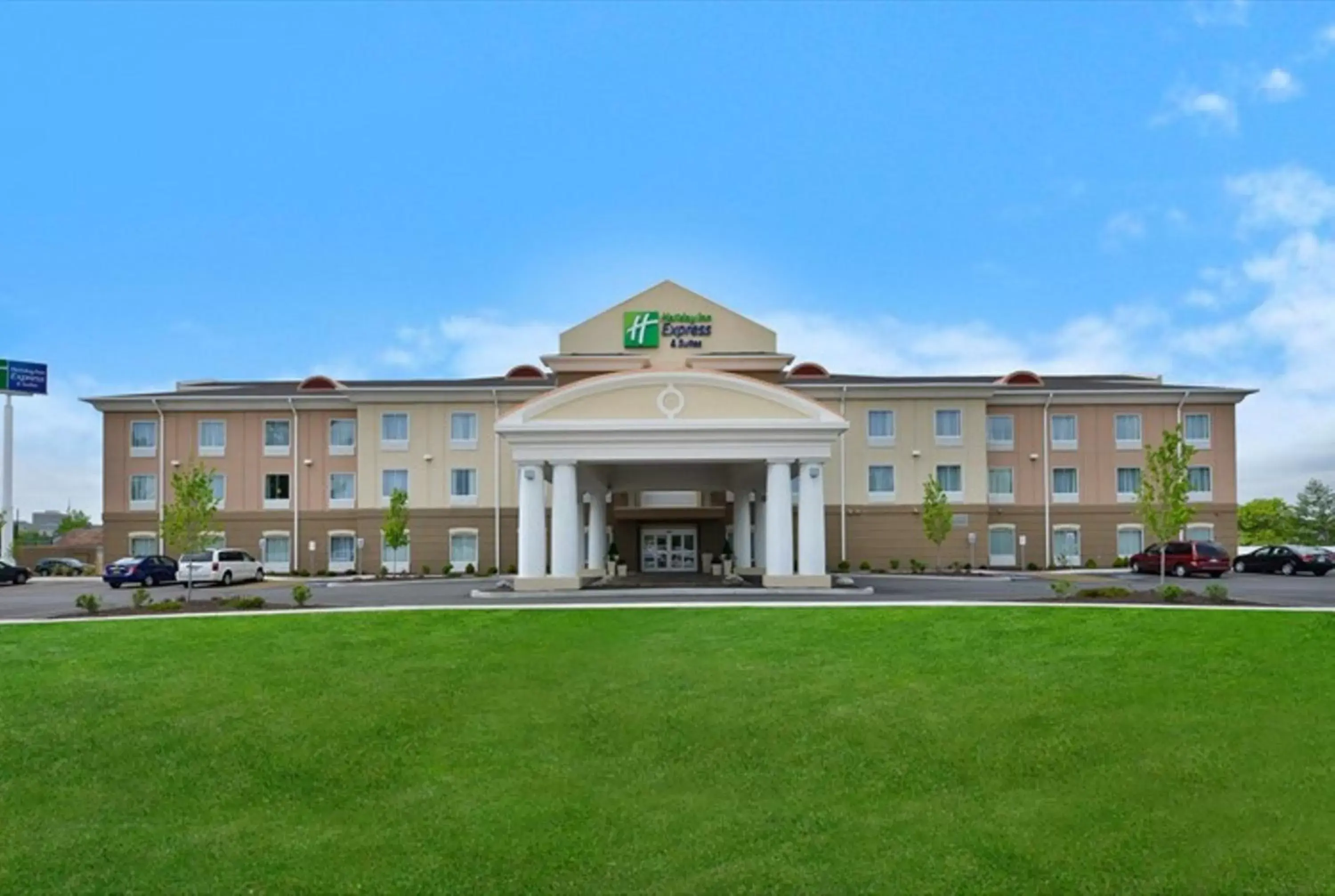 Holiday Inn Express & Suites Utica by IHG Holiday Inn Express & Suites Utica by IHG