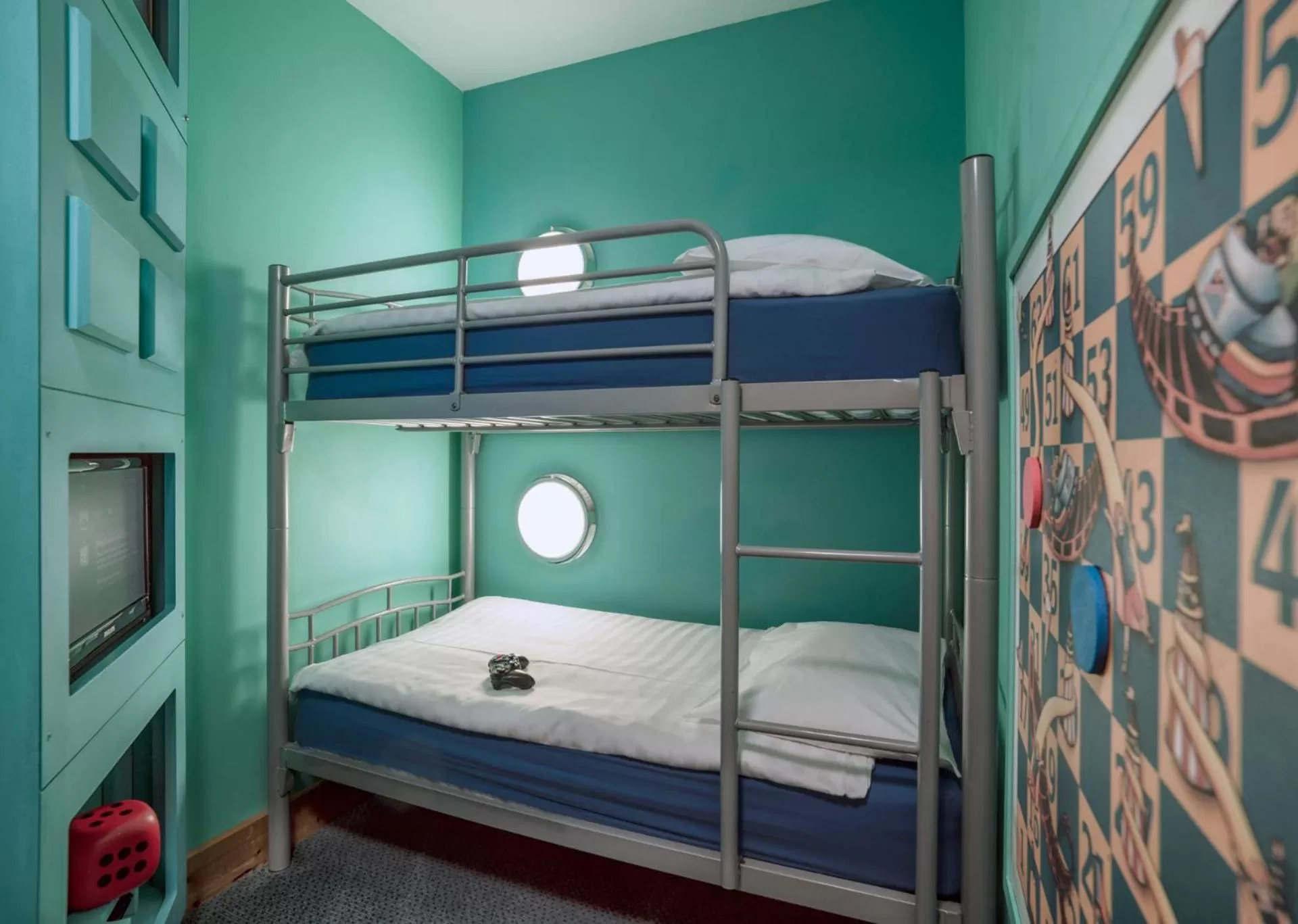 TV and multimedia, Bed in The Big Blue Hotel - Blackpool Pleasure Beach