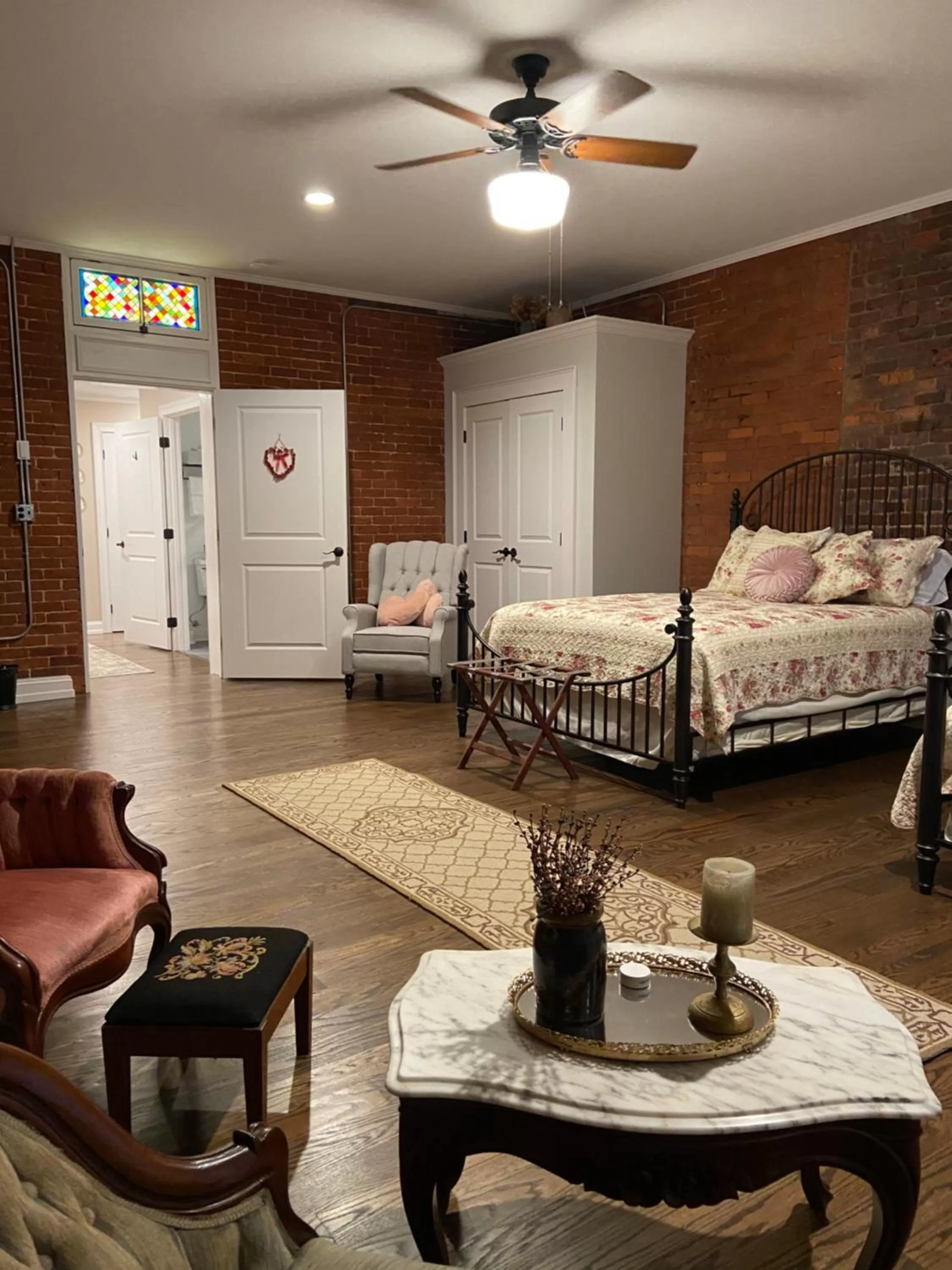 Bedroom, Bed in Belle Louise Historic Bed & Breakfast