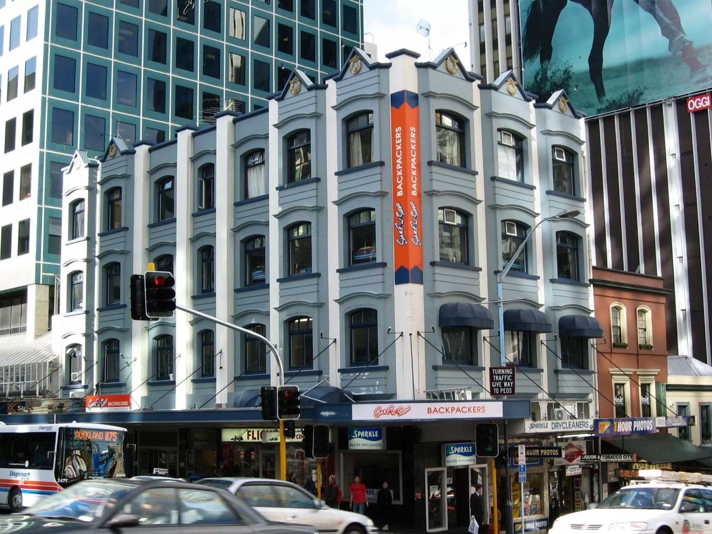 Property building in Surf 'N' Snow Backpackers Across Sky Tower