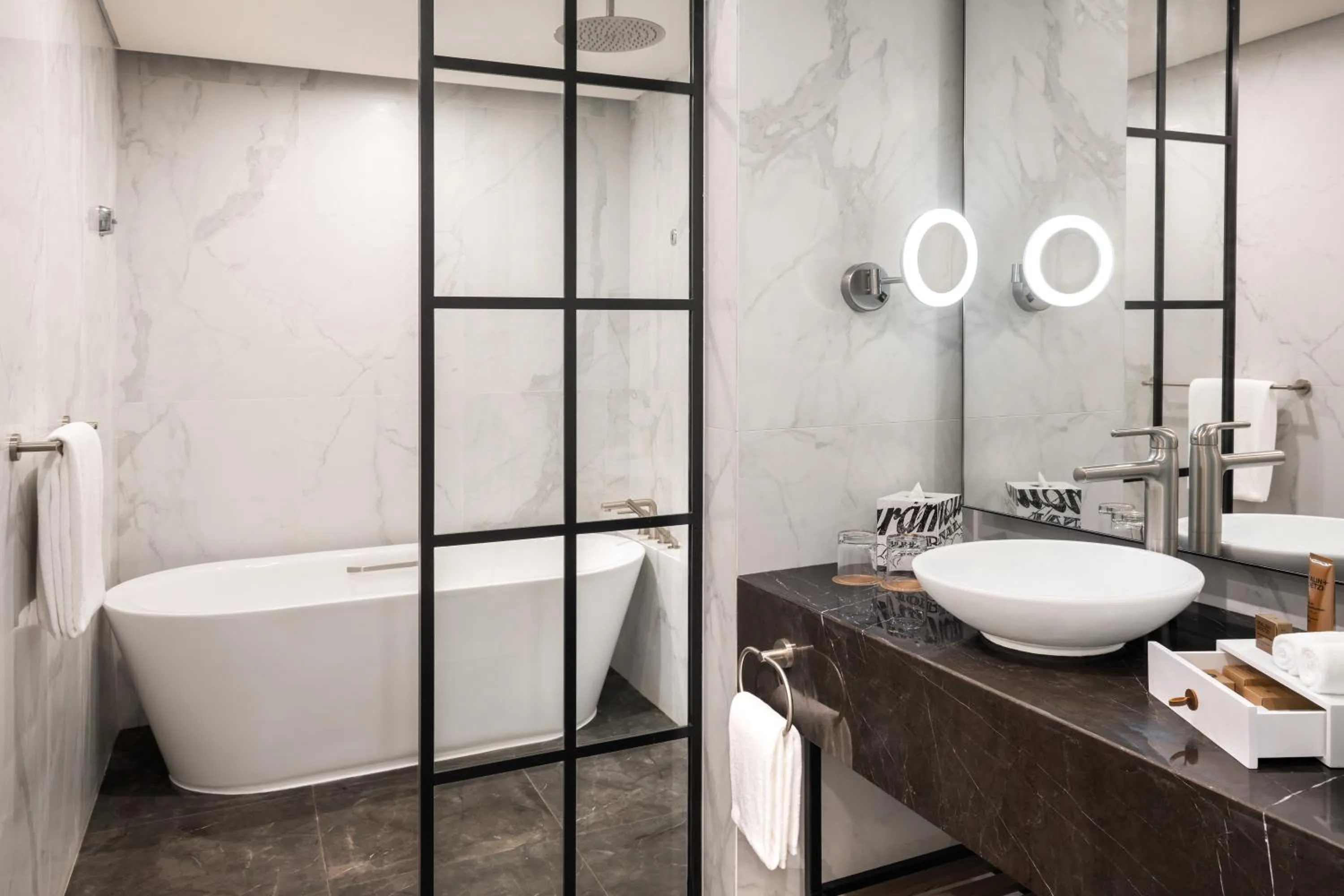 Shower in Paramount Hotel Midtown