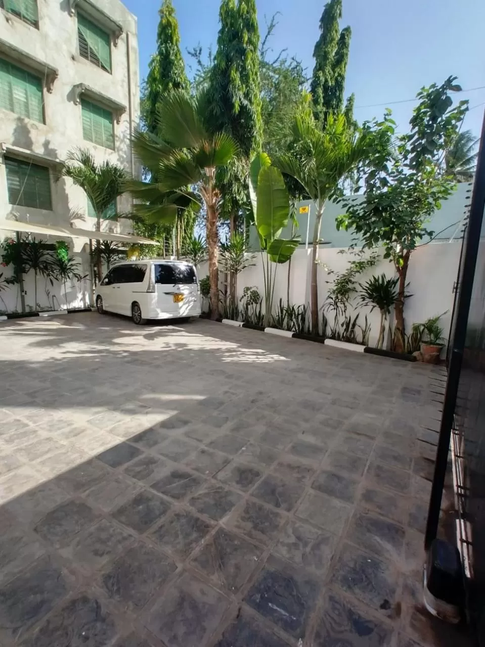 Parking in 6 Park Retreat