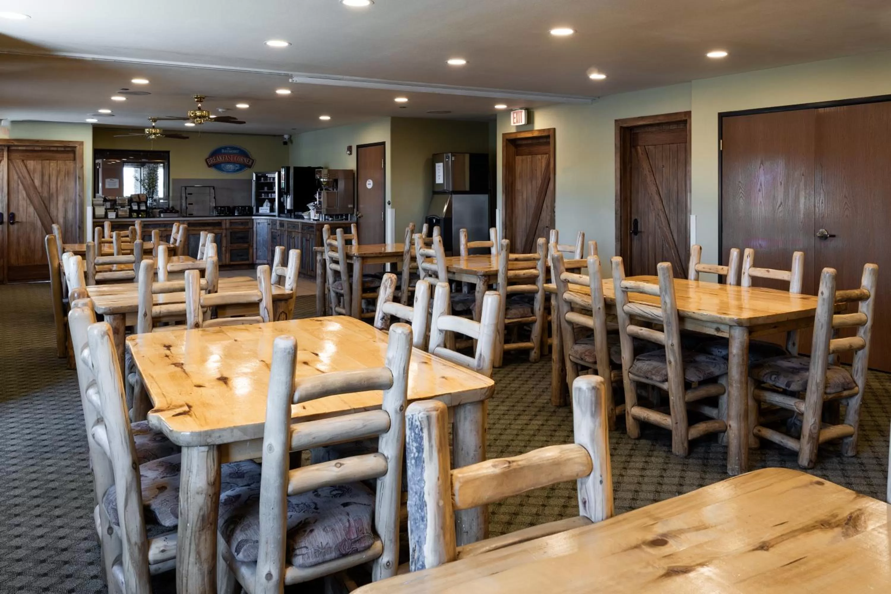 Restaurant/places to eat in Pinedale Hotel & Suites