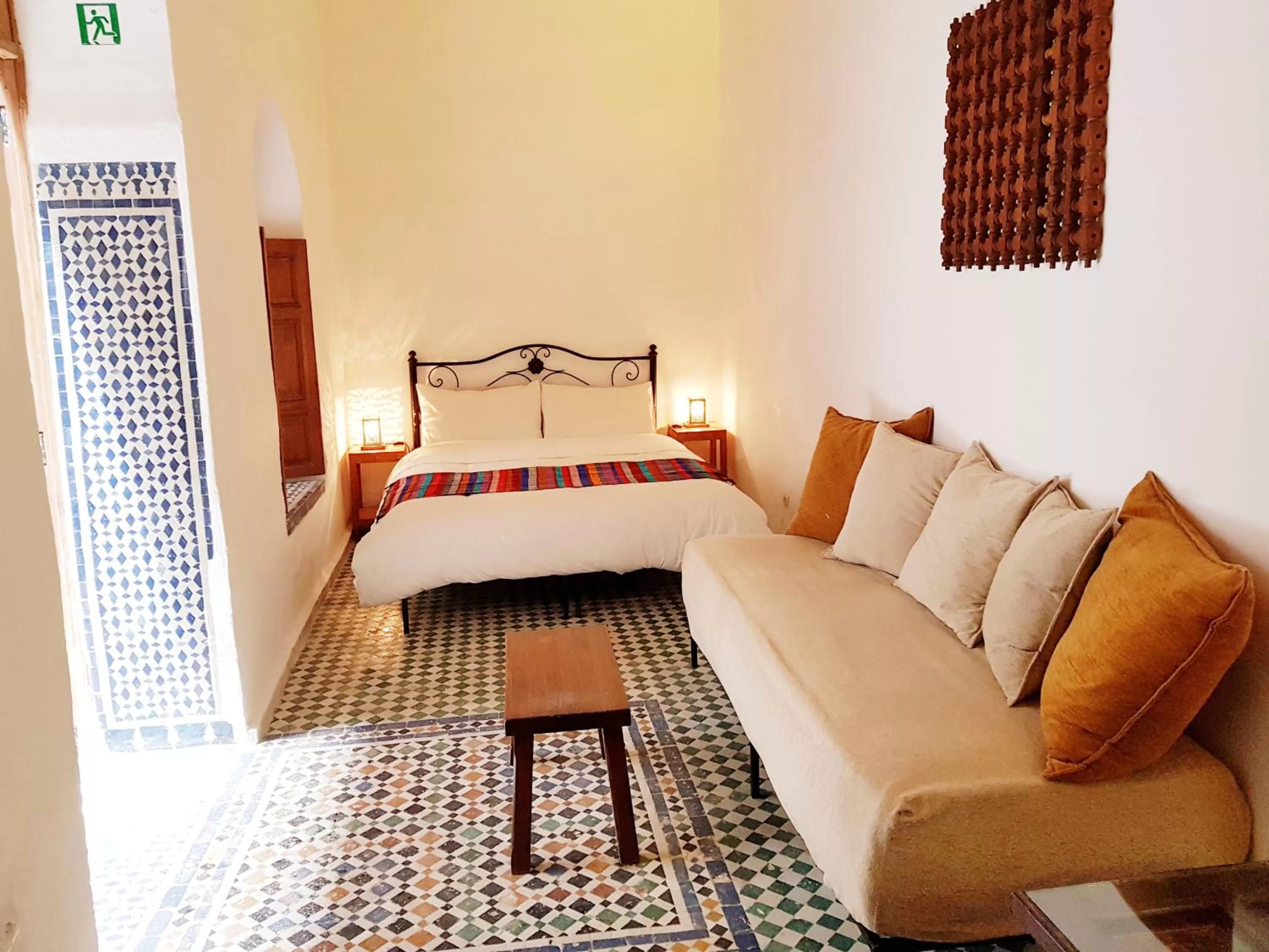 Photo of the whole room, Bed in Riad Inspira