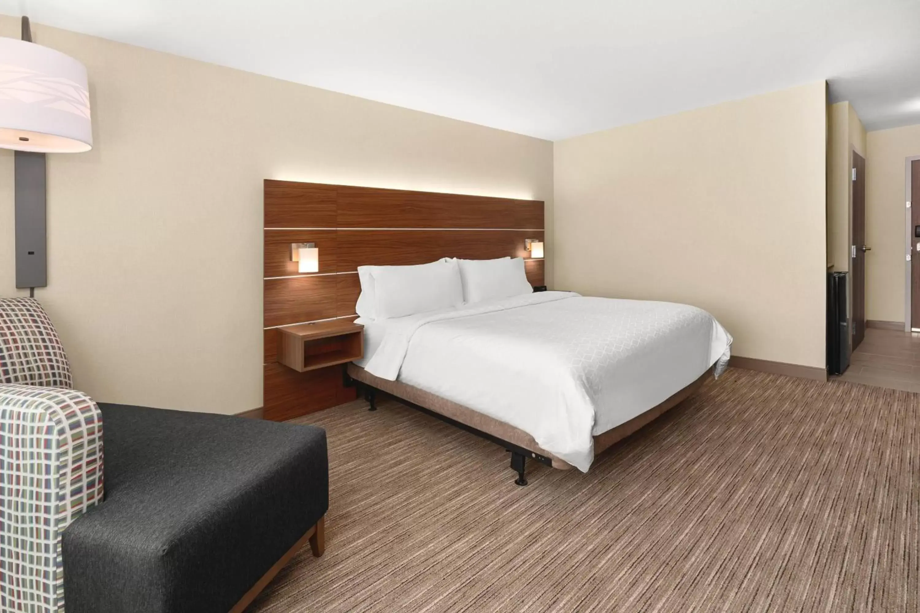 King Room - Mobility Access/Roll in Shower - Non-Smoking in Holiday Inn Express Hotel & Suites Willows, an IHG Hotel King Room - Mobility Access/Roll in Shower - Non-Smoking in Holiday Inn Express Hotel & Suites Willows, an IHG Hotel