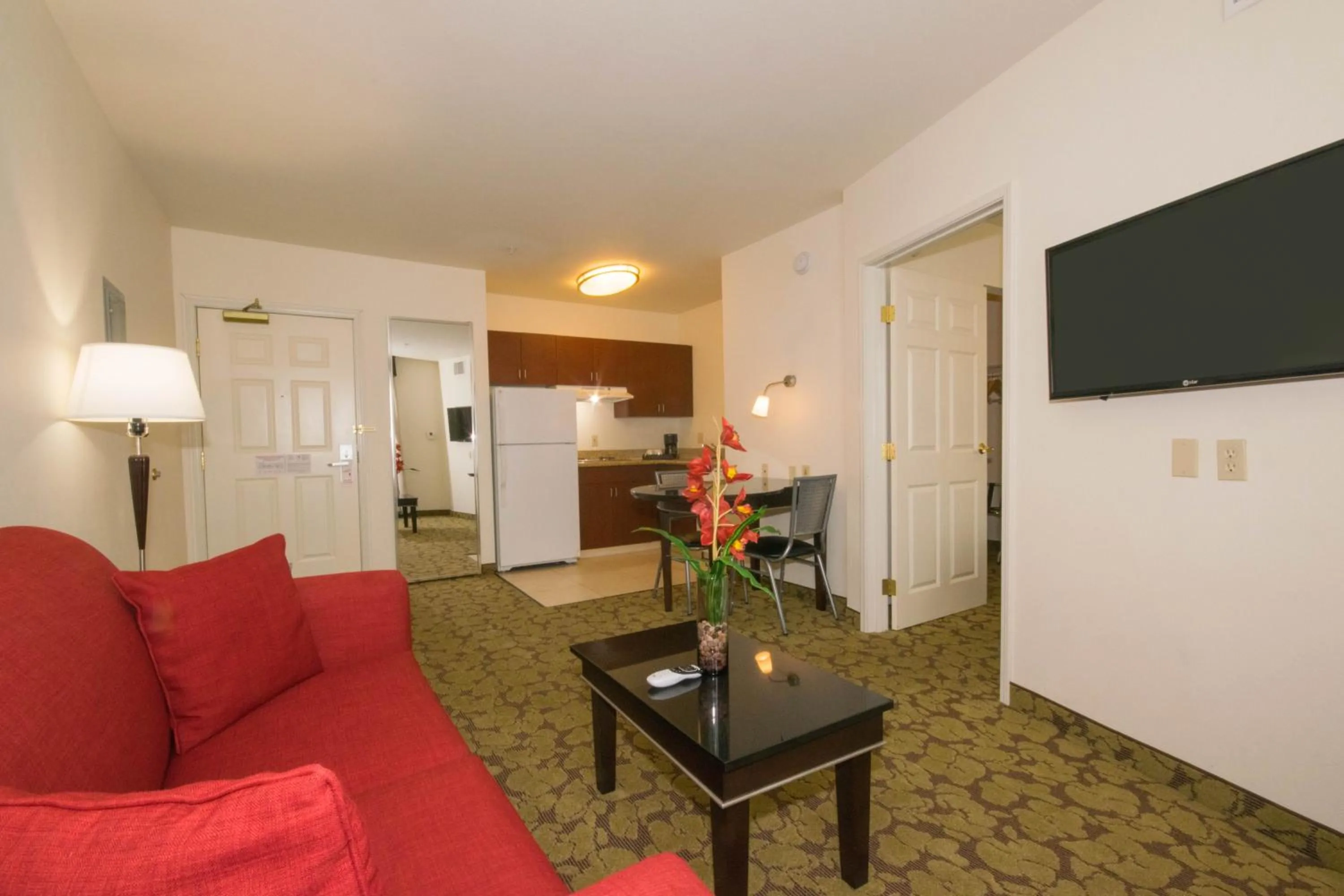 Living room, Seating Area in Hotel Extended Studio Inn