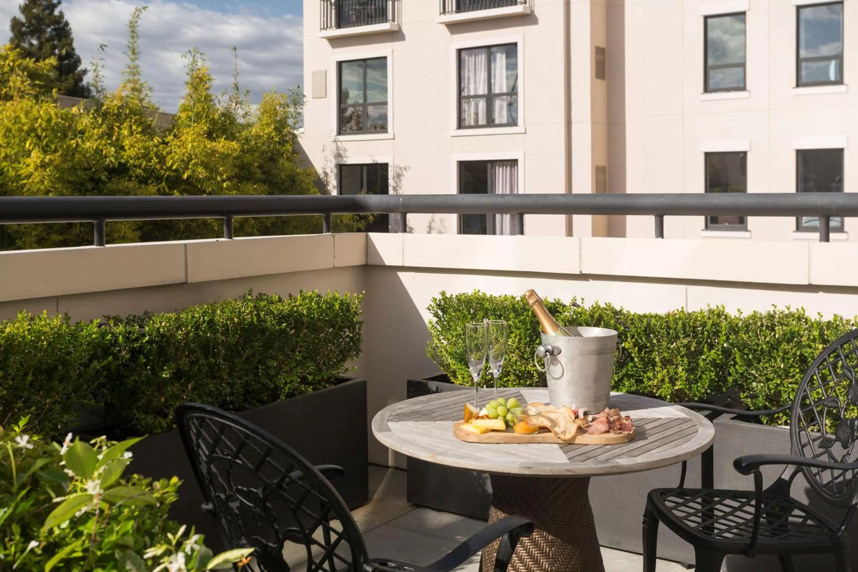 Photo of the whole room in Andaz Napa, By Hyatt