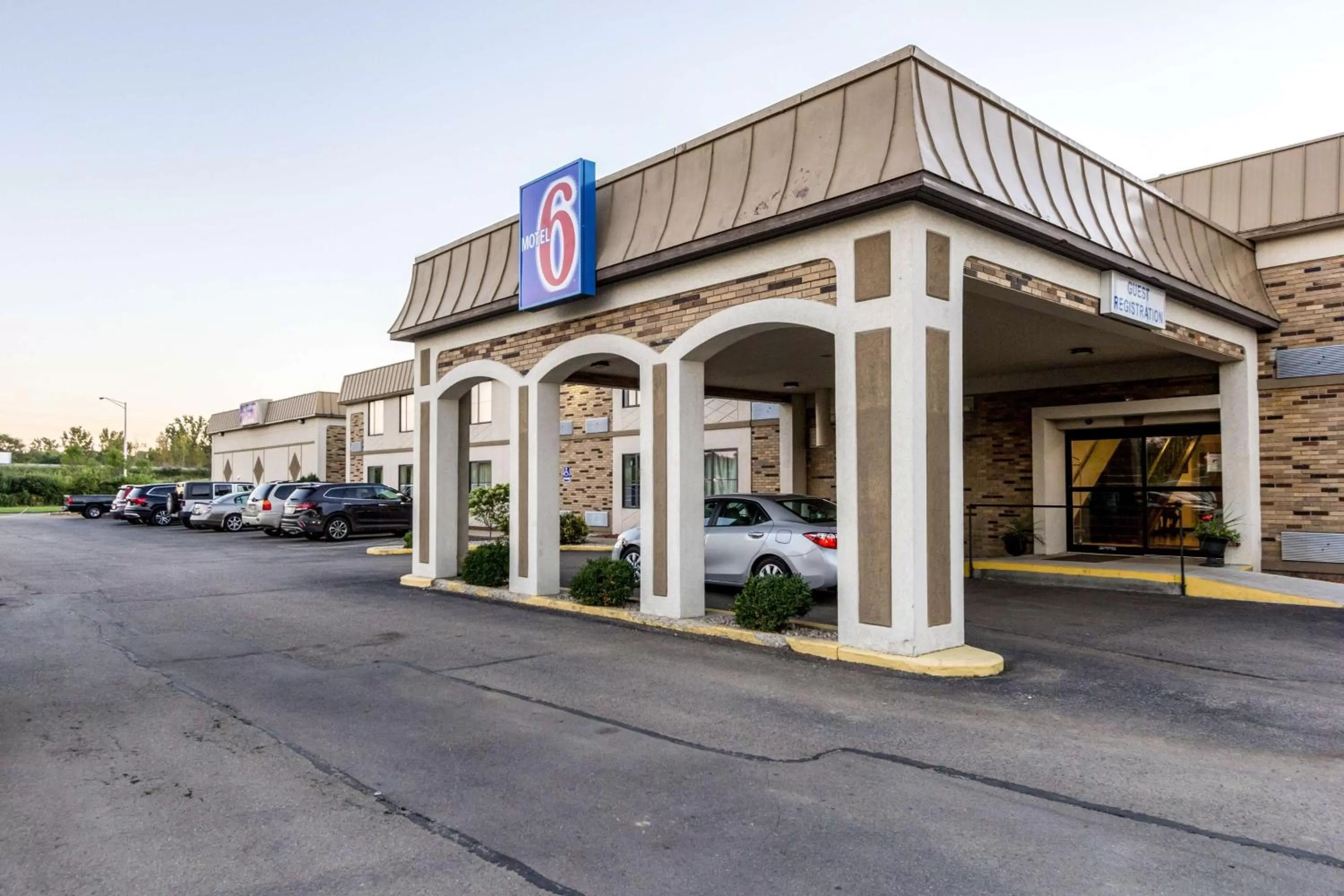 Property building in Motel 6-Springfield, OH