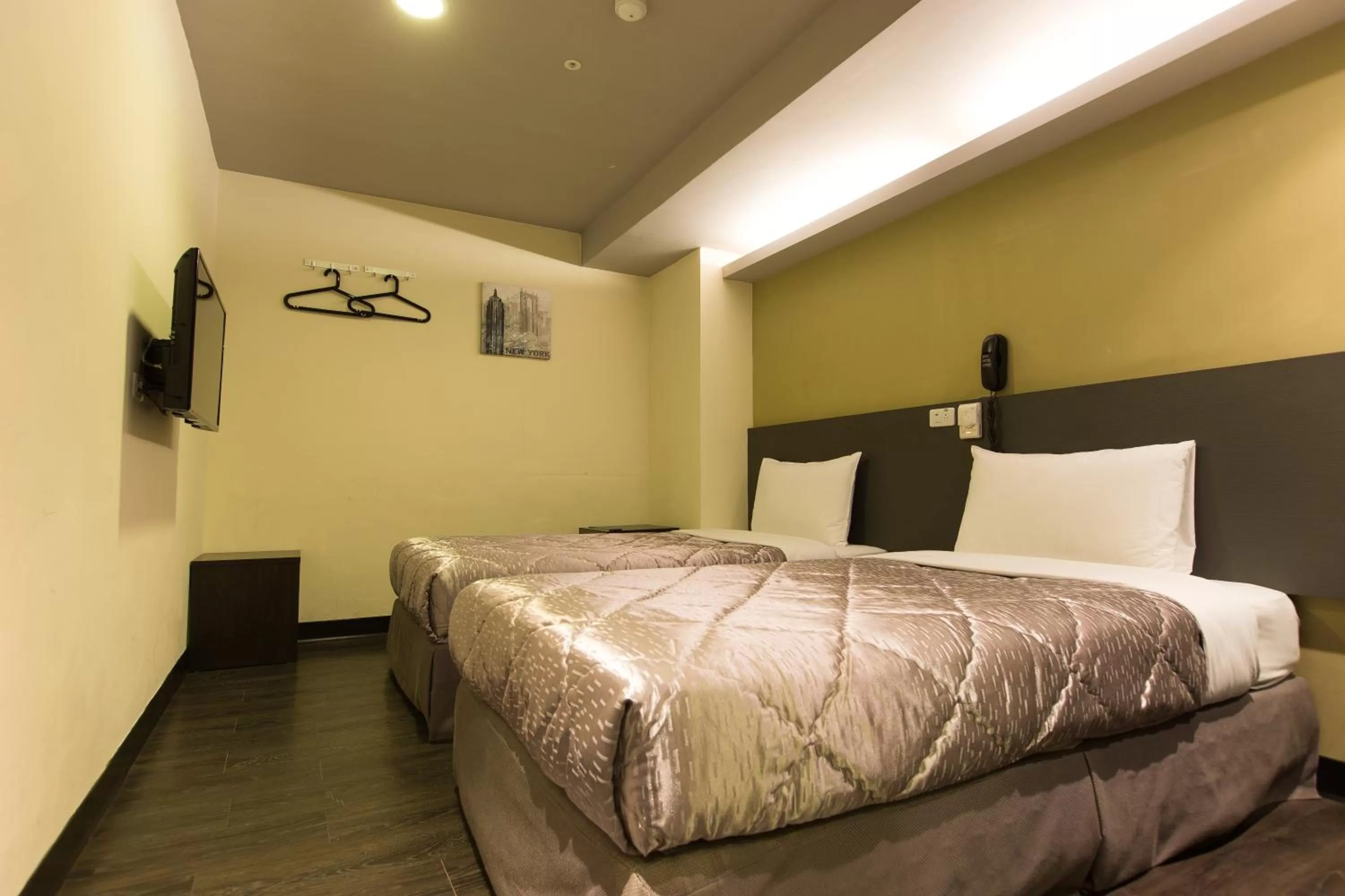 Photo of the whole room, Bed in Chance Hotel