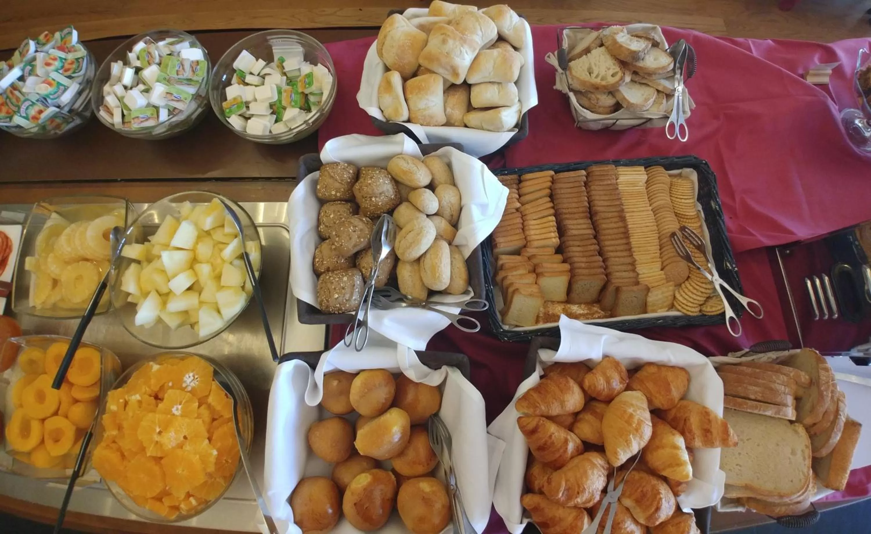 Buffet breakfast in Verdi Santarém