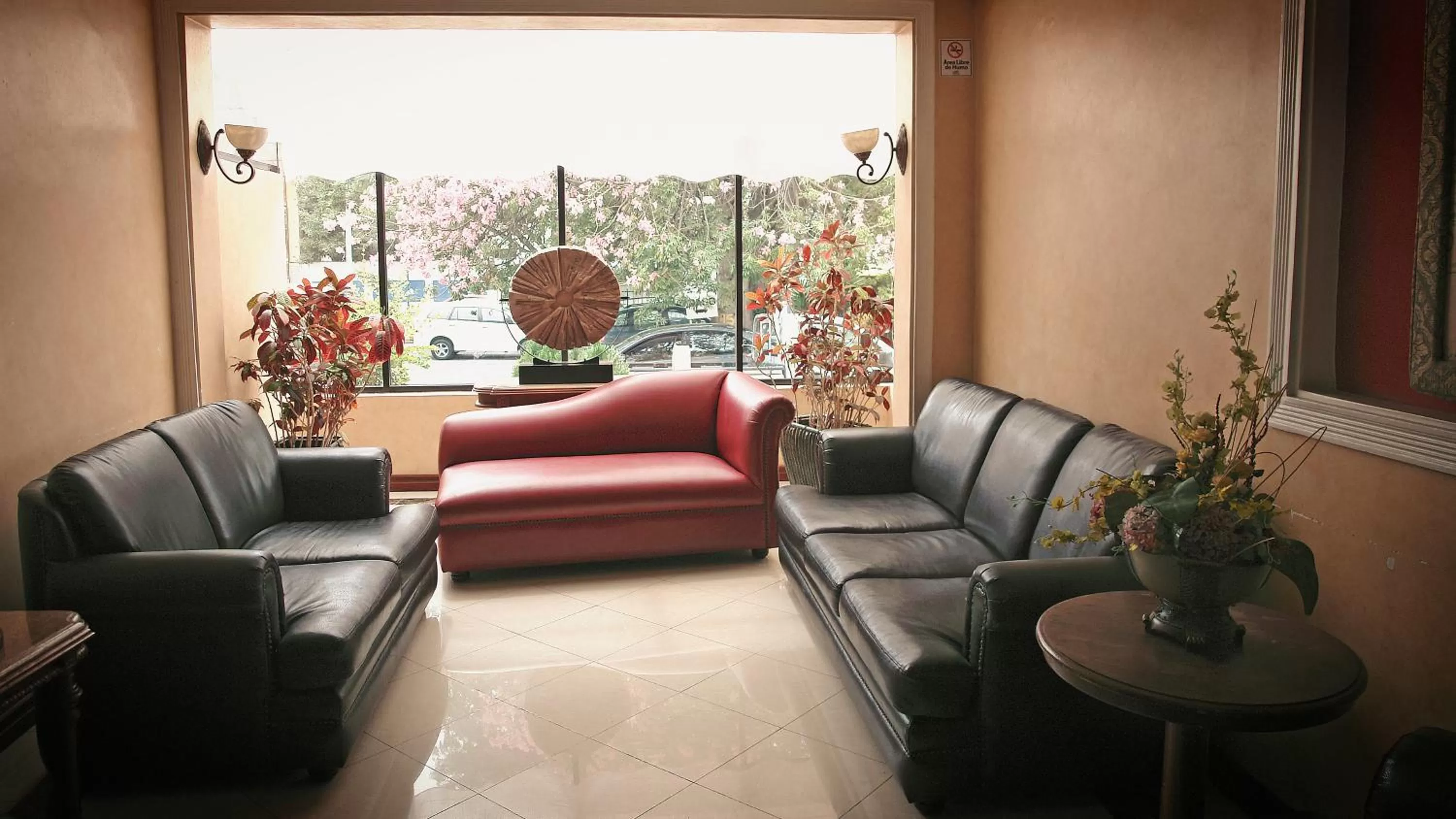 Communal lounge/ TV room, Seating Area in Hotel Florida