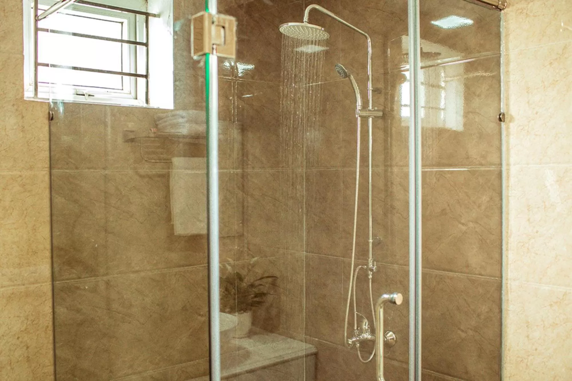 Shower in Salina Hotel Ninh Binh