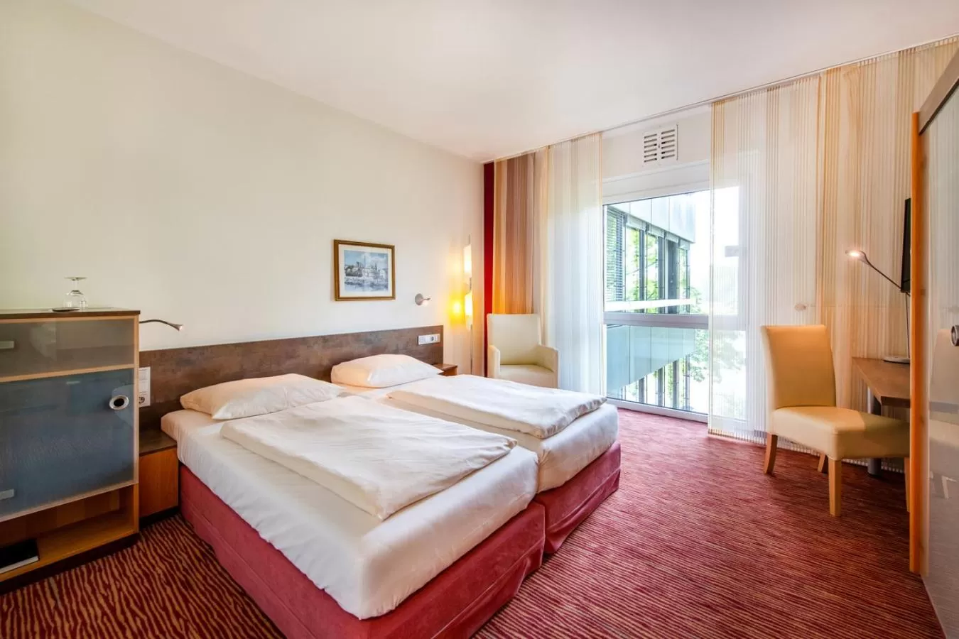 Photo of the whole room, Bed in Diehls Hotel