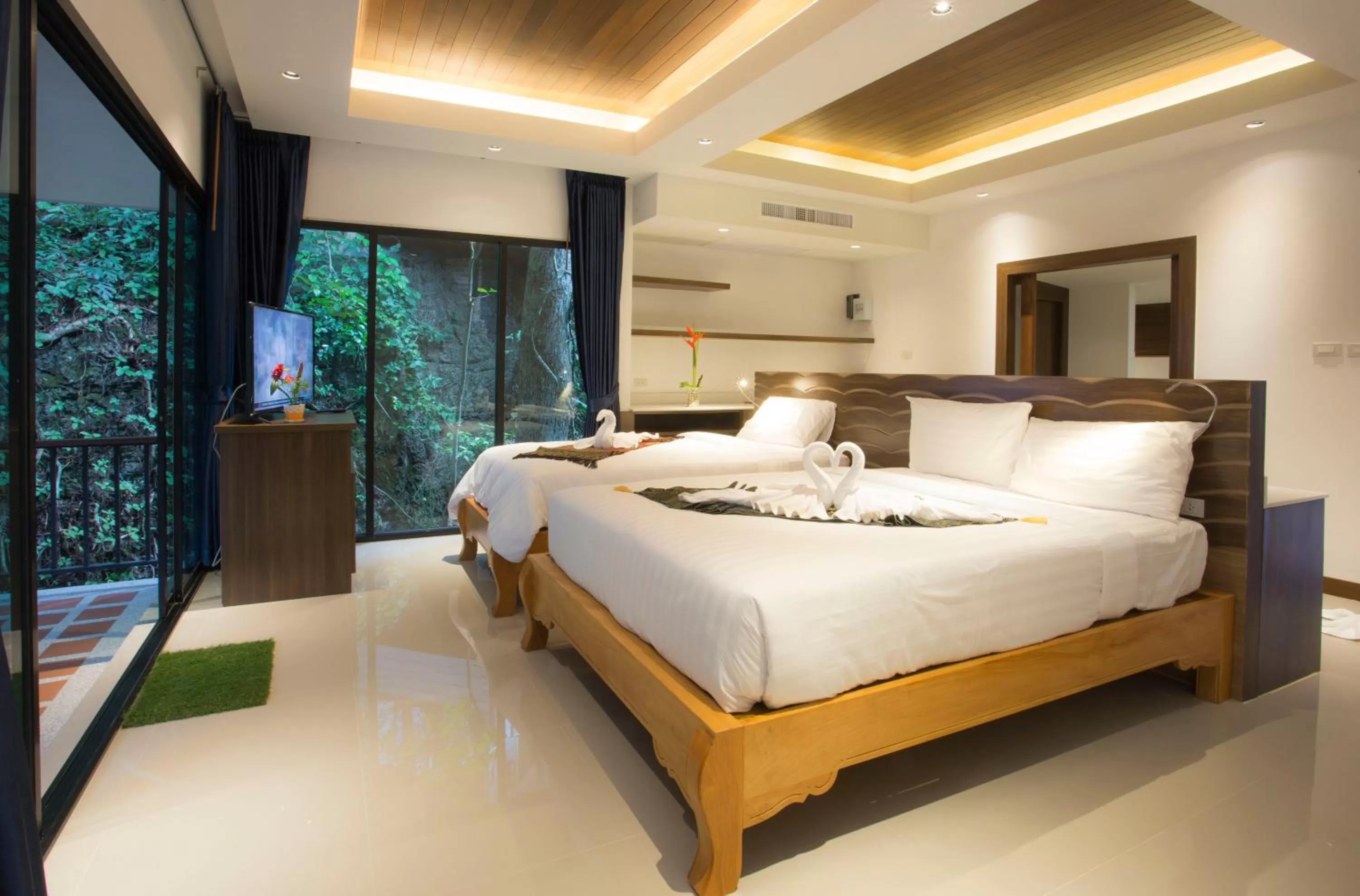 Bed in Rock and Tree House Resort