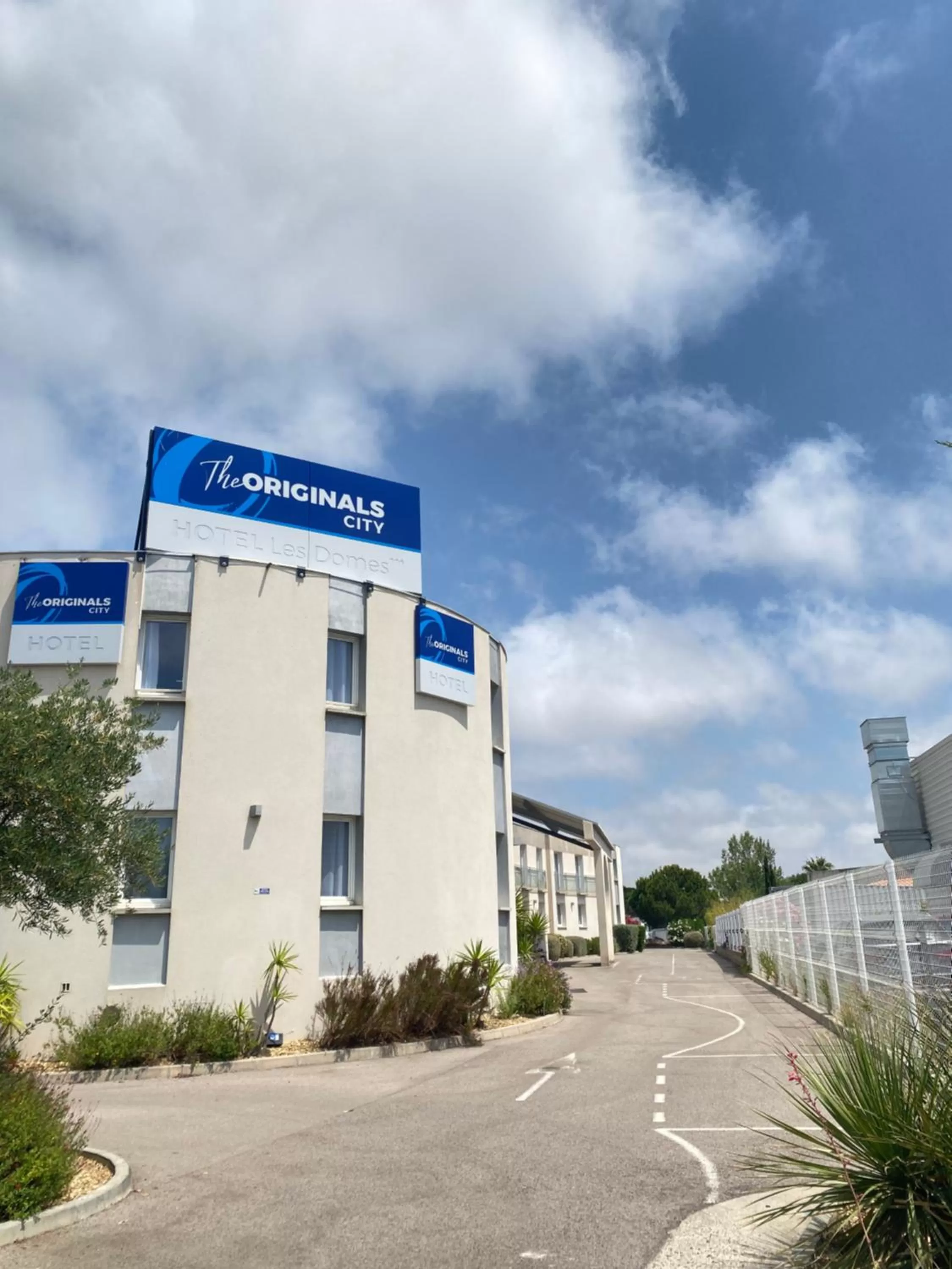 Facade/entrance in The Originals City, Hôtel Les Dômes, Perpignan Sud Saleilles