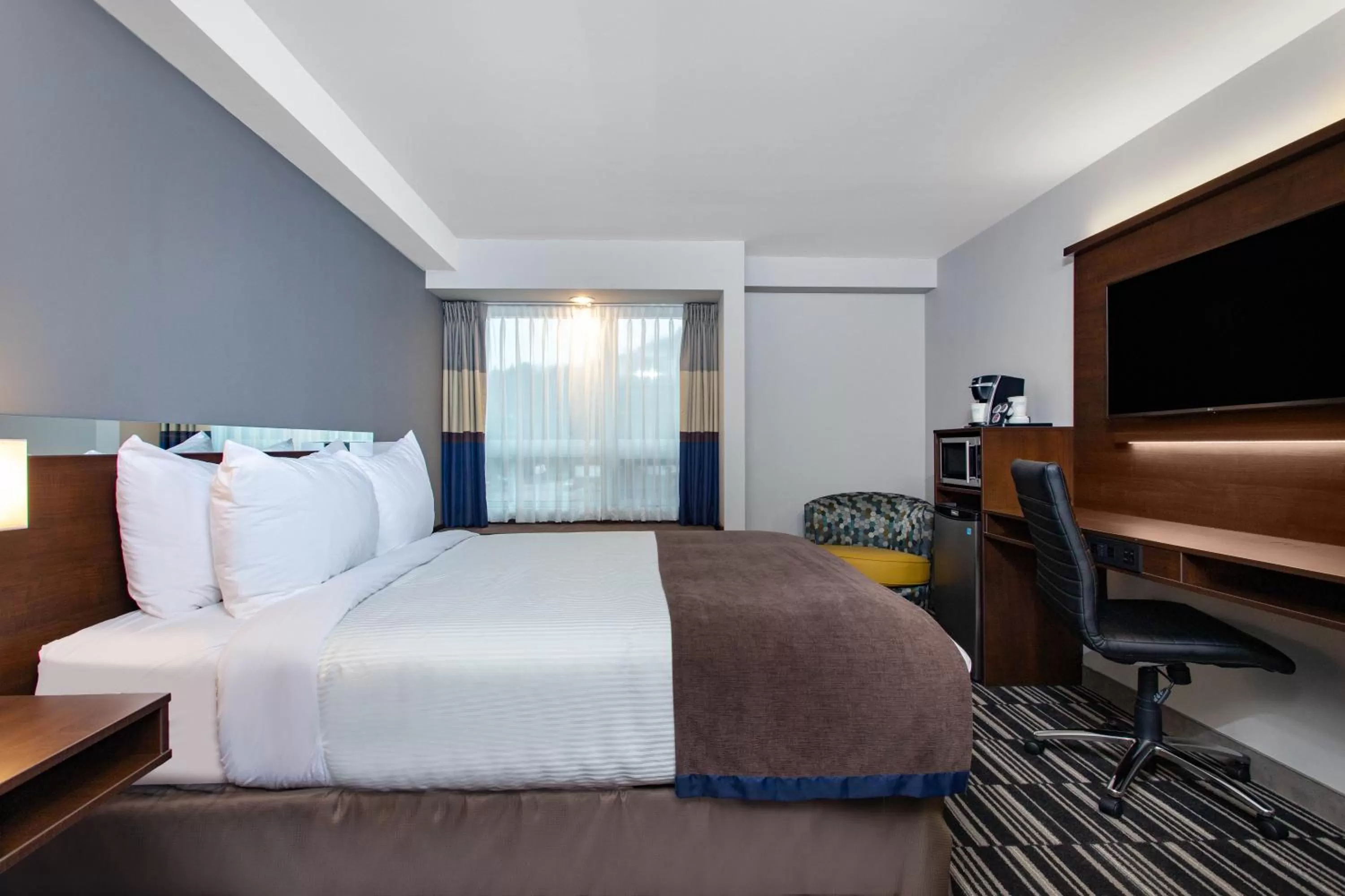 Queen Room - Non-Smoking in Microtel Inn & Suites by Wyndham Mont Tremblant