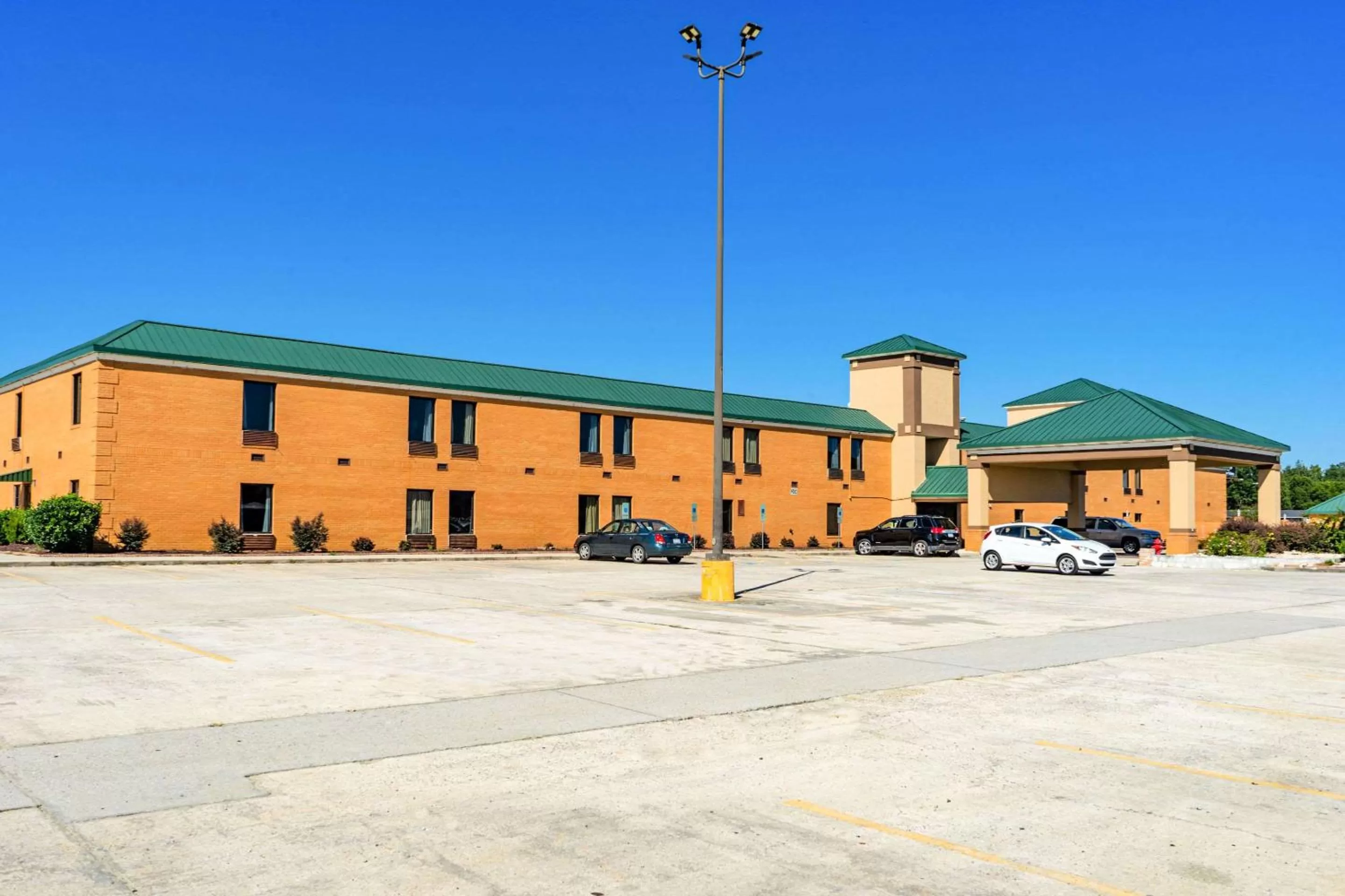 Property building in Quality Inn Whiteville North