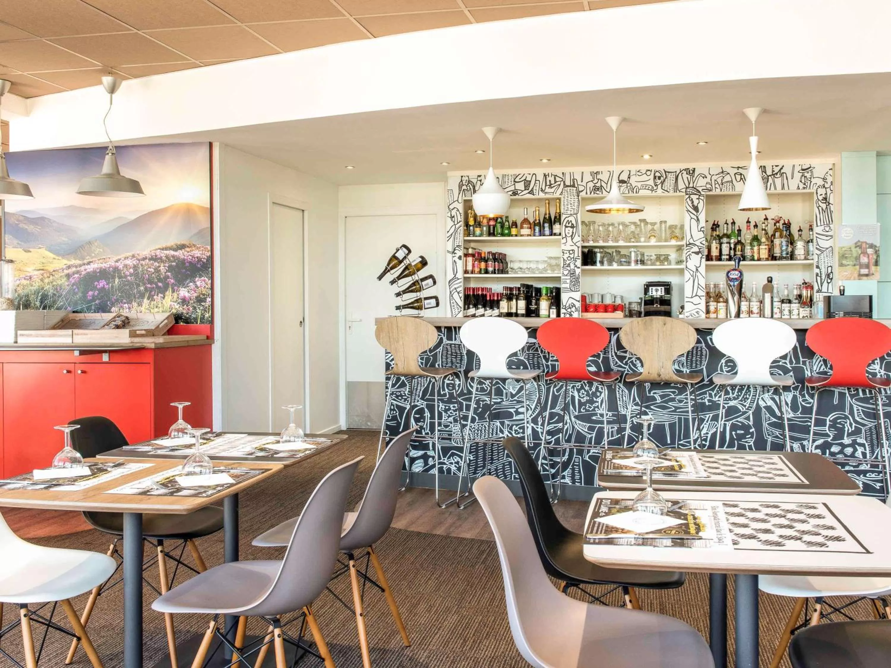Lounge or bar in ibis Issoire