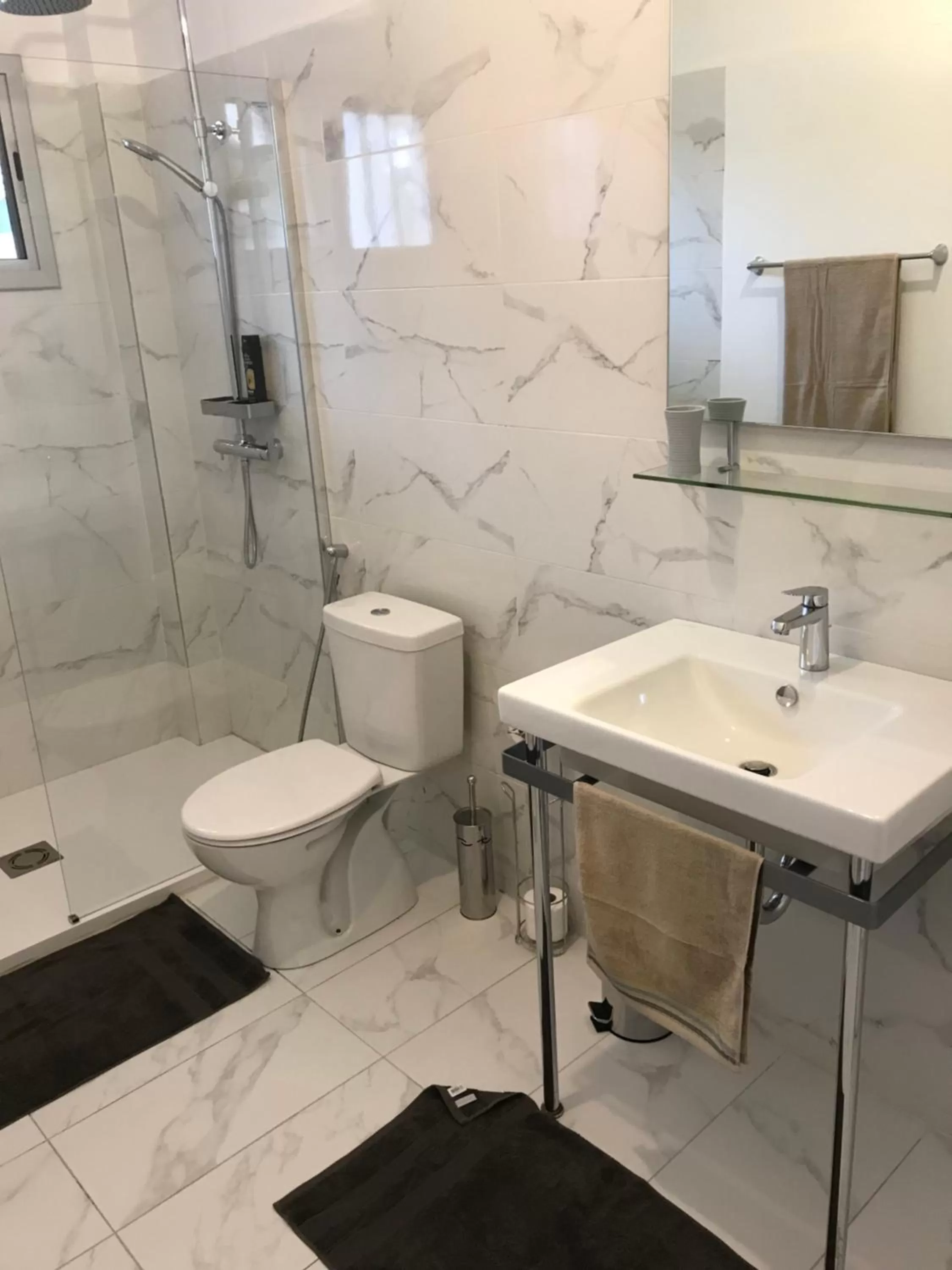 Bathroom in J PAD