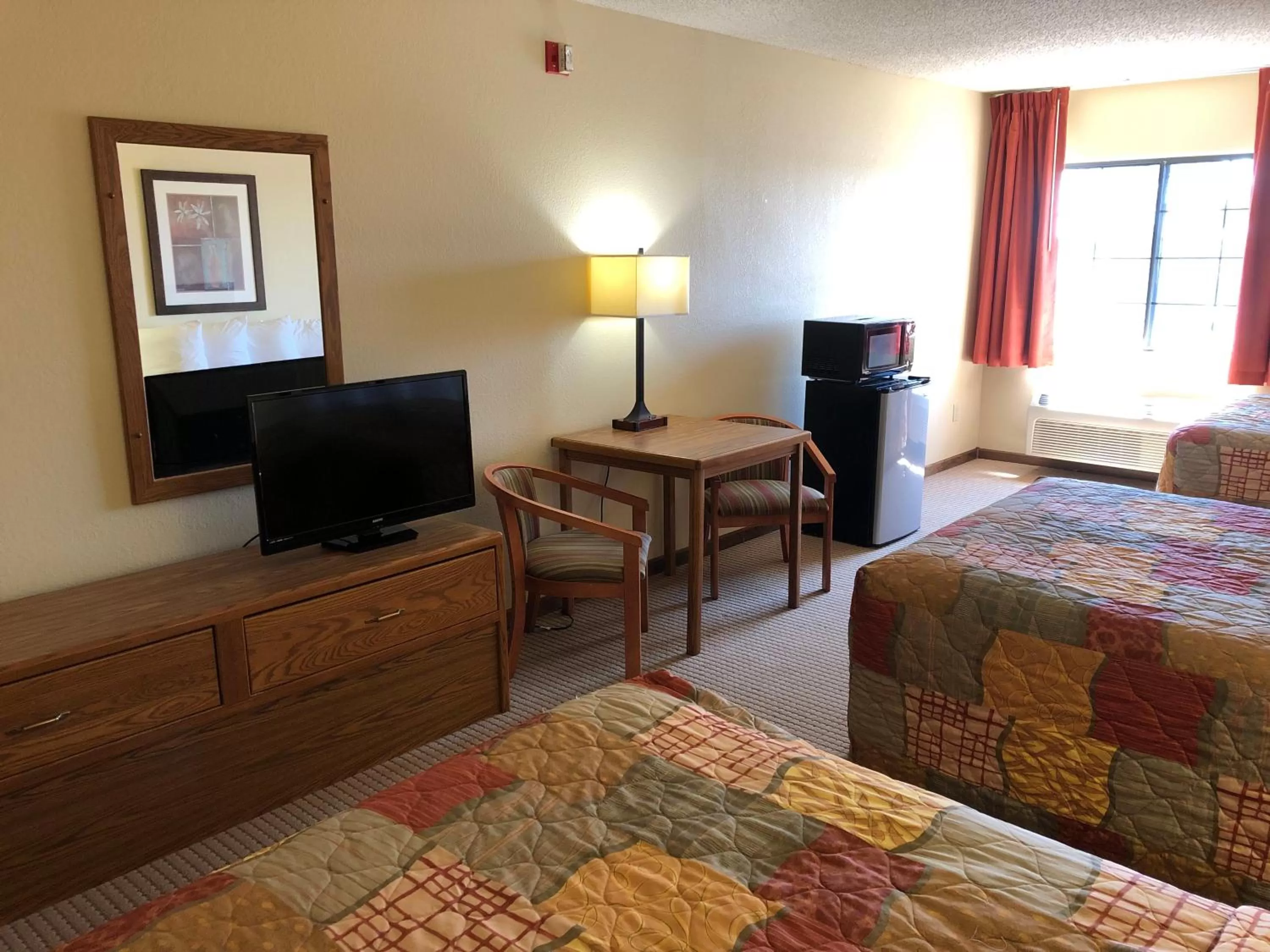 Bed in Days Inn by Wyndham Iron Mountain