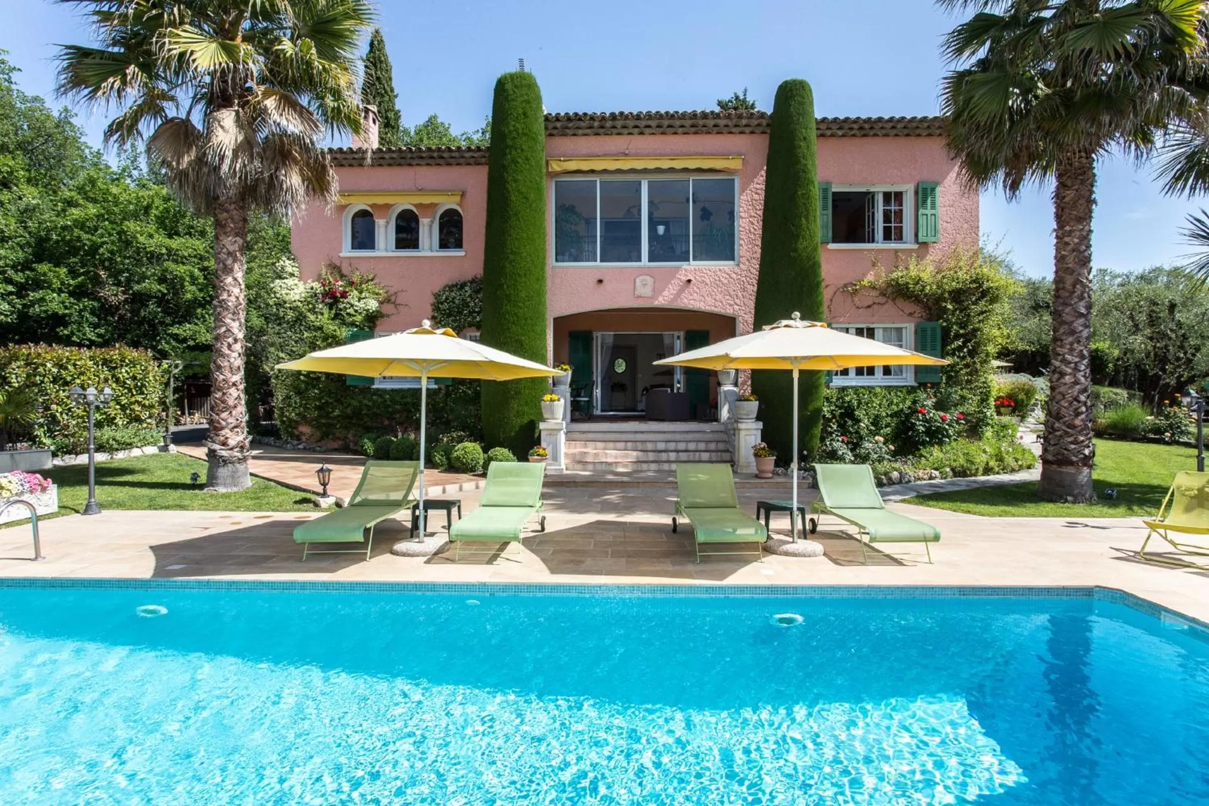 Facade/entrance in Mas Du Roc Bed & Breakfast