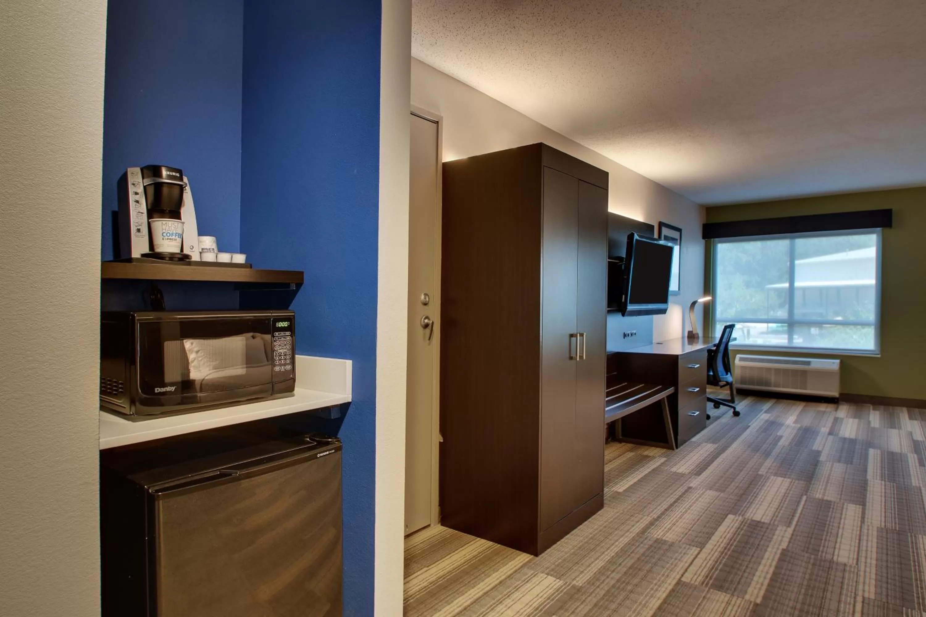 Coffee/tea facilities in Holiday Inn Express Georgetown by IHG