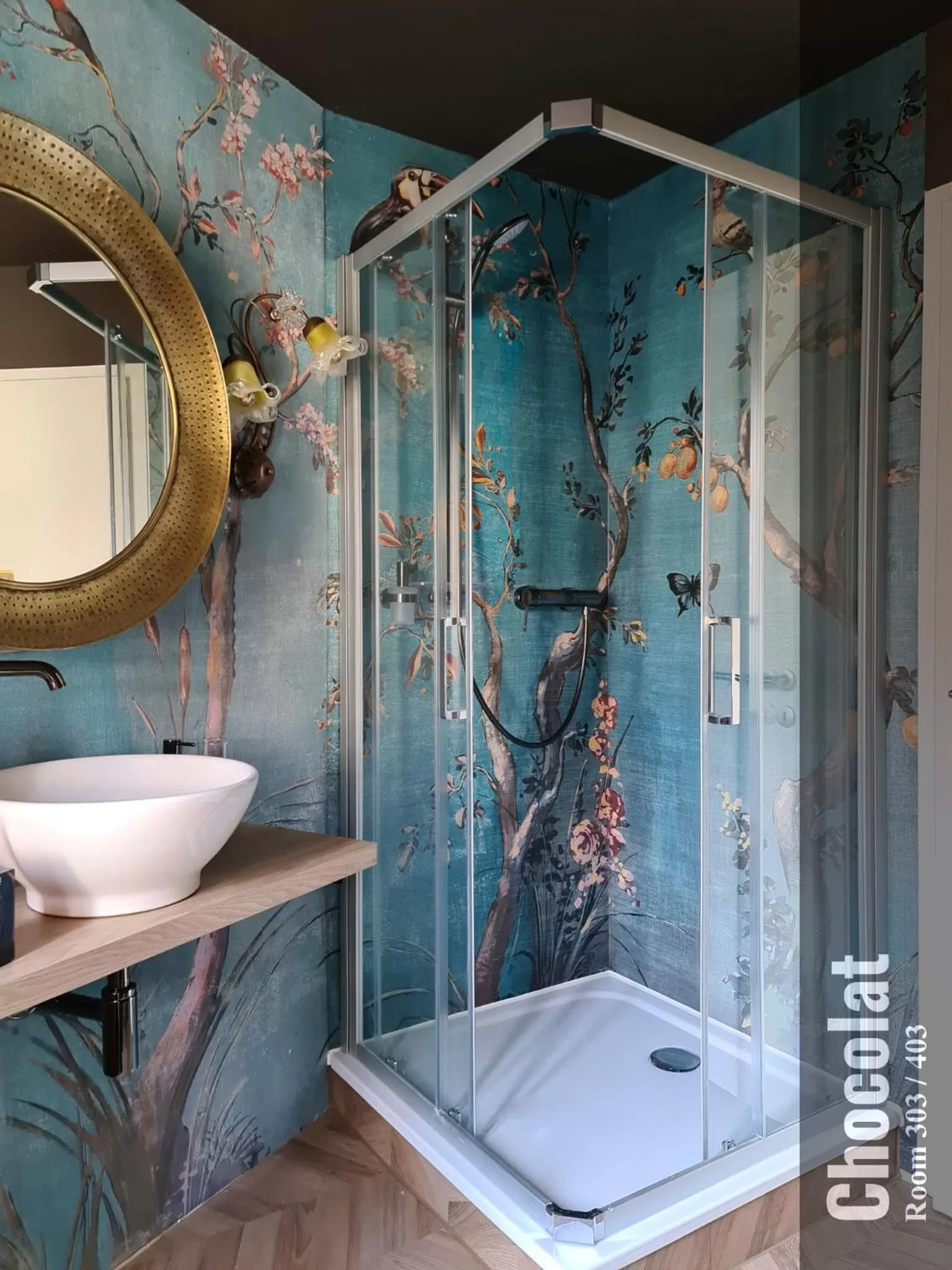 Shower in The Henry Self Check-In Guesthouse