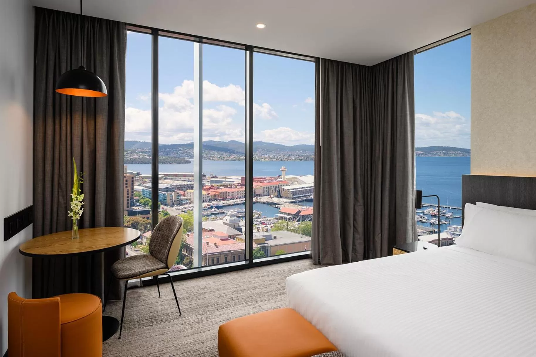 View (from property/room), Bed in Mövenpick Hotel Hobart