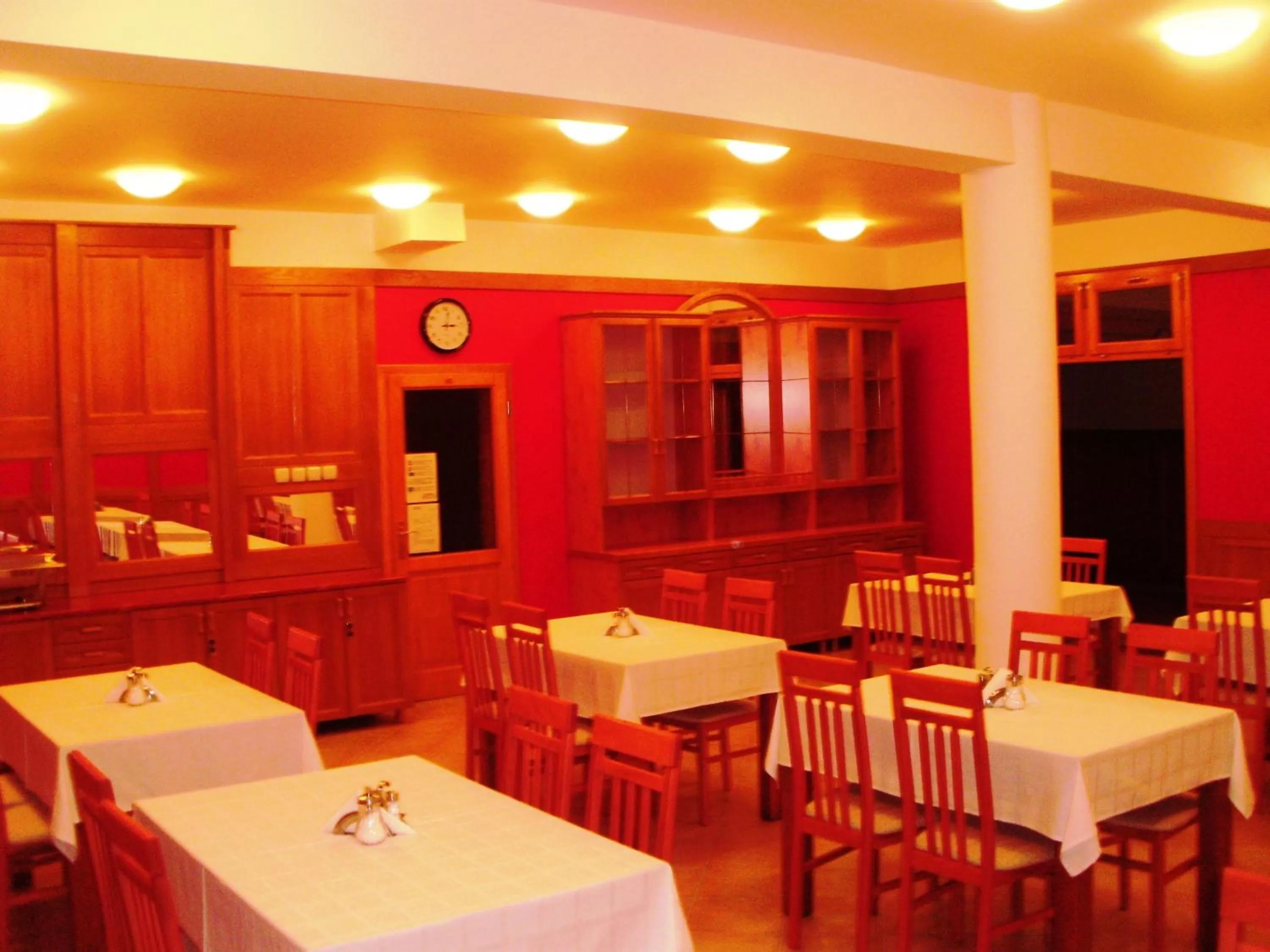Breakfast, Restaurant/Places to Eat in Art Garni Hotel