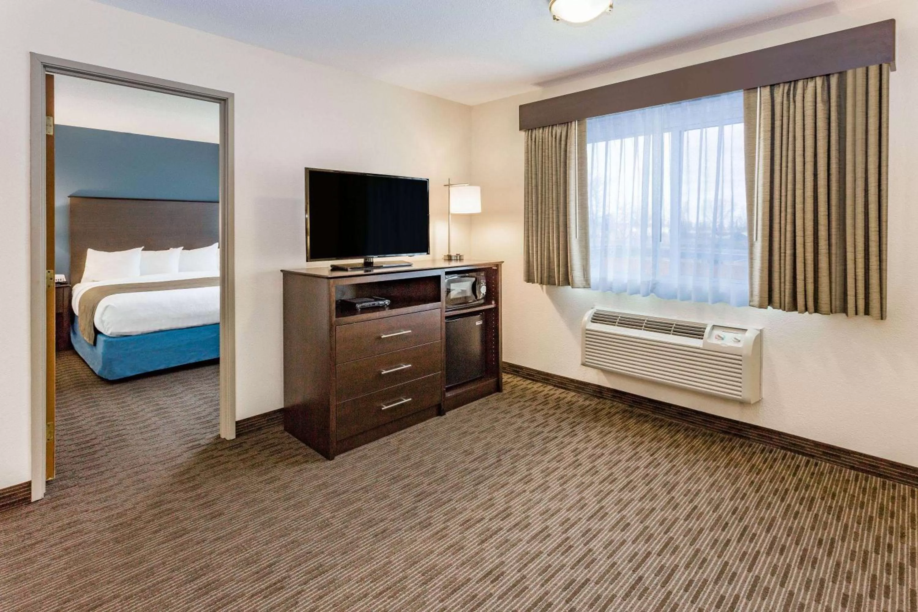Living room, Bed in AmericInn by Wyndham Sleepy Eye