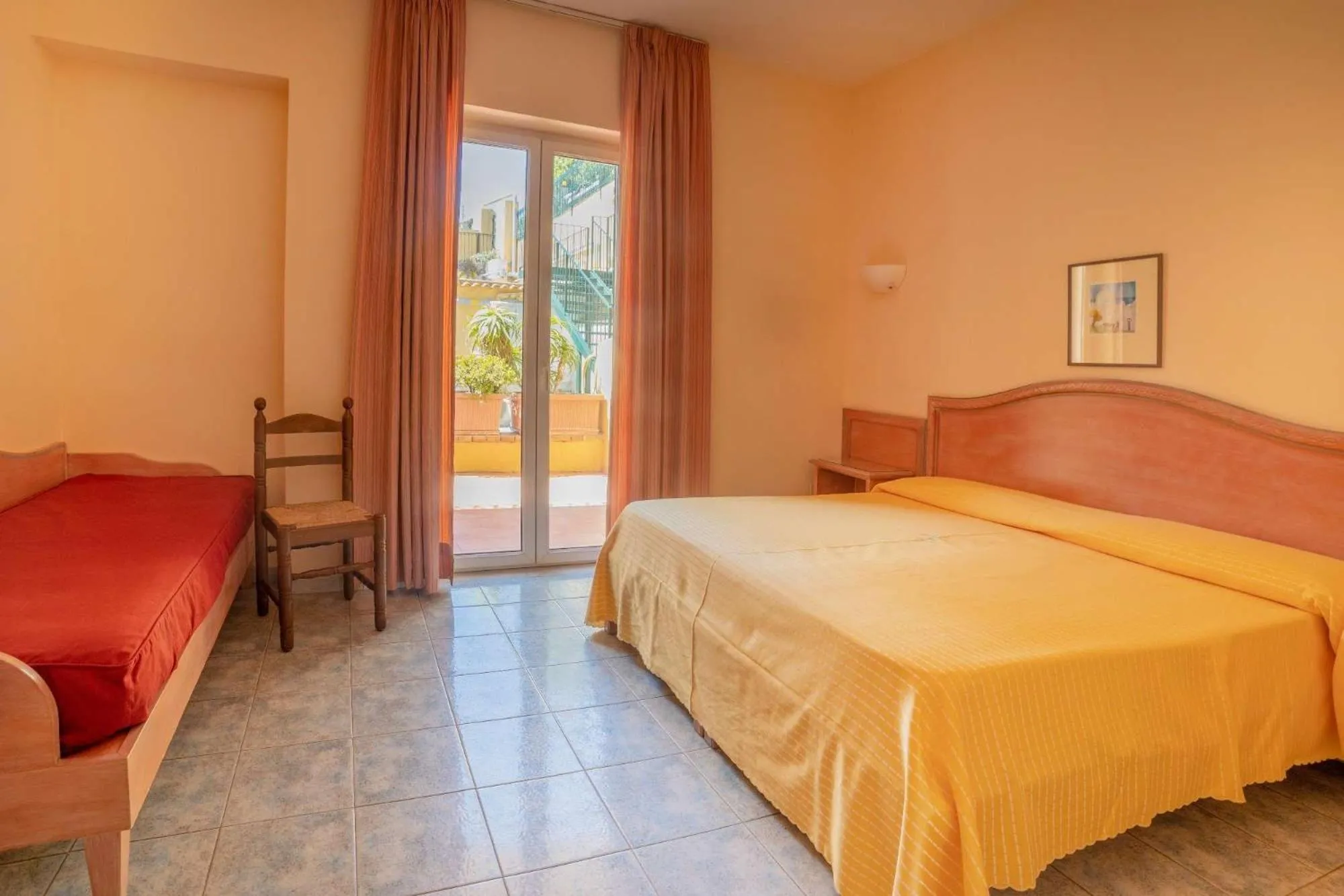 Living room, Bed in Hotel Royal Terme