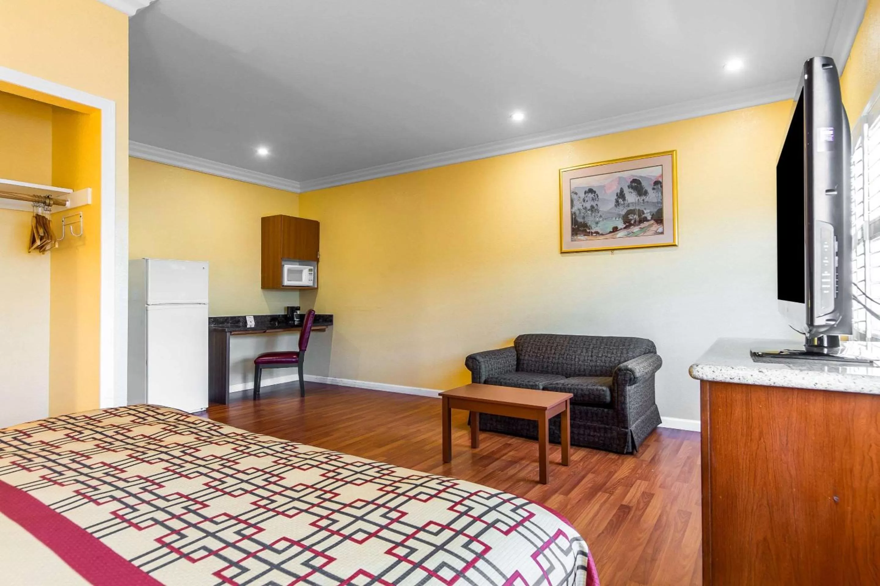 Photo of the whole room in Rodeway Inn & Suites Hayward - Oakland South