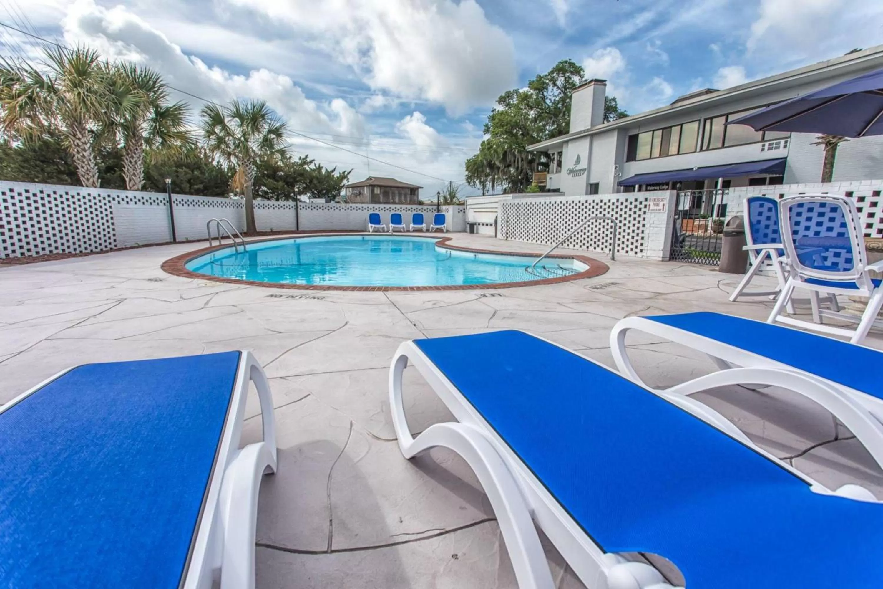 Swimming Pool in The Waterway Pet Friendly by Carolina Retreats