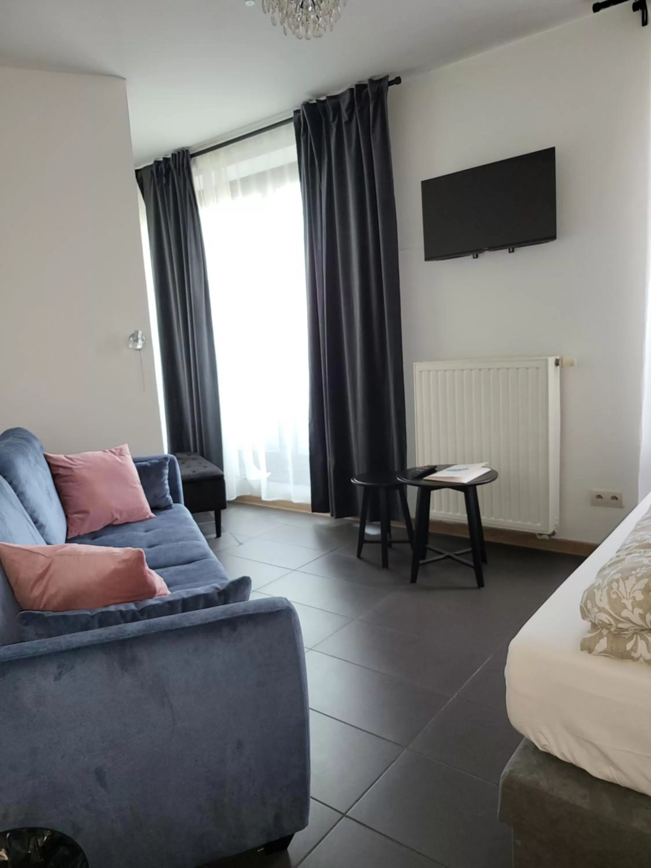 Photo of the whole room, Seating Area in Amber Hostel Szlak