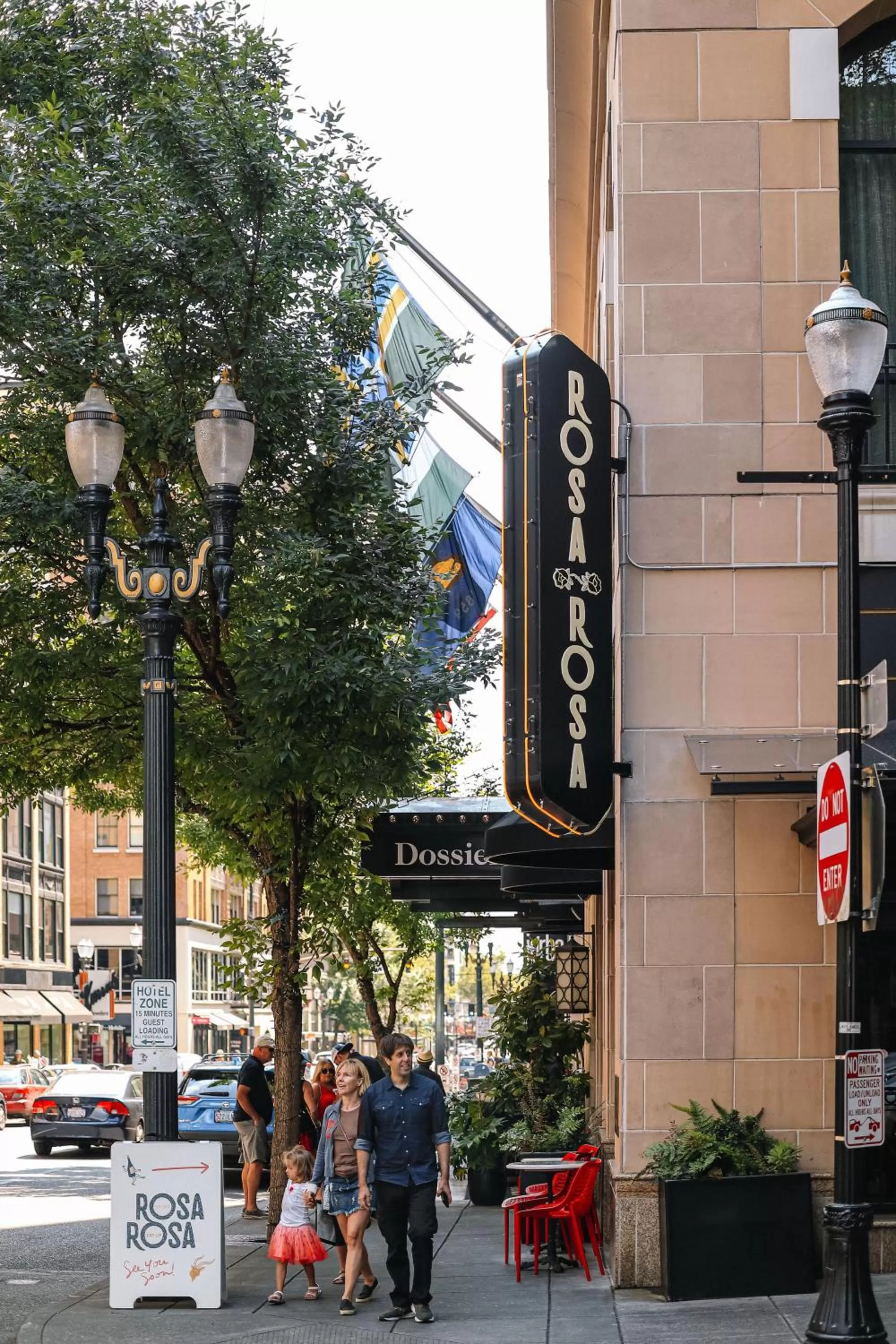 Facade/entrance in Dossier