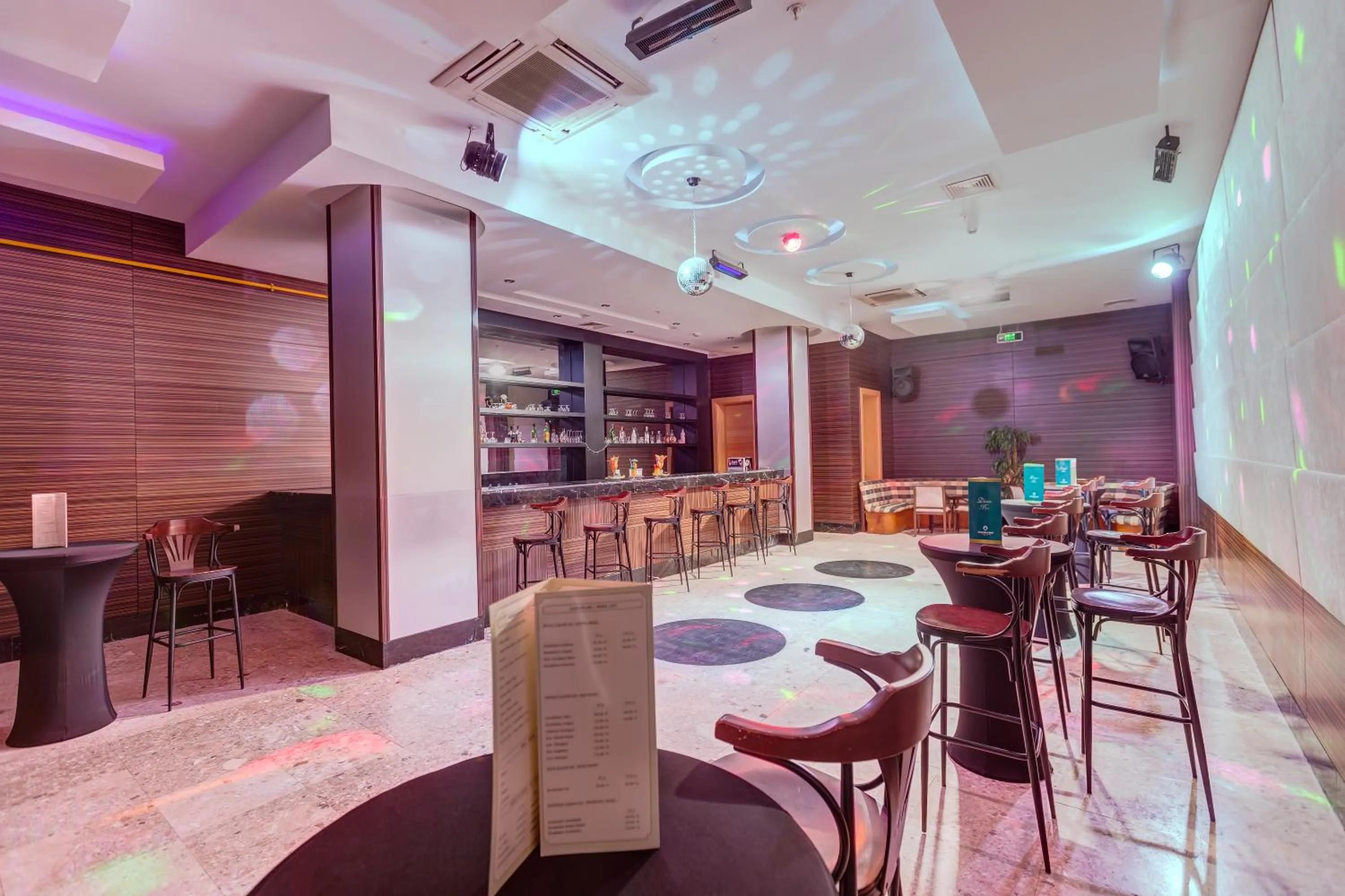 Evening entertainment in Buyuk Abant Hotel