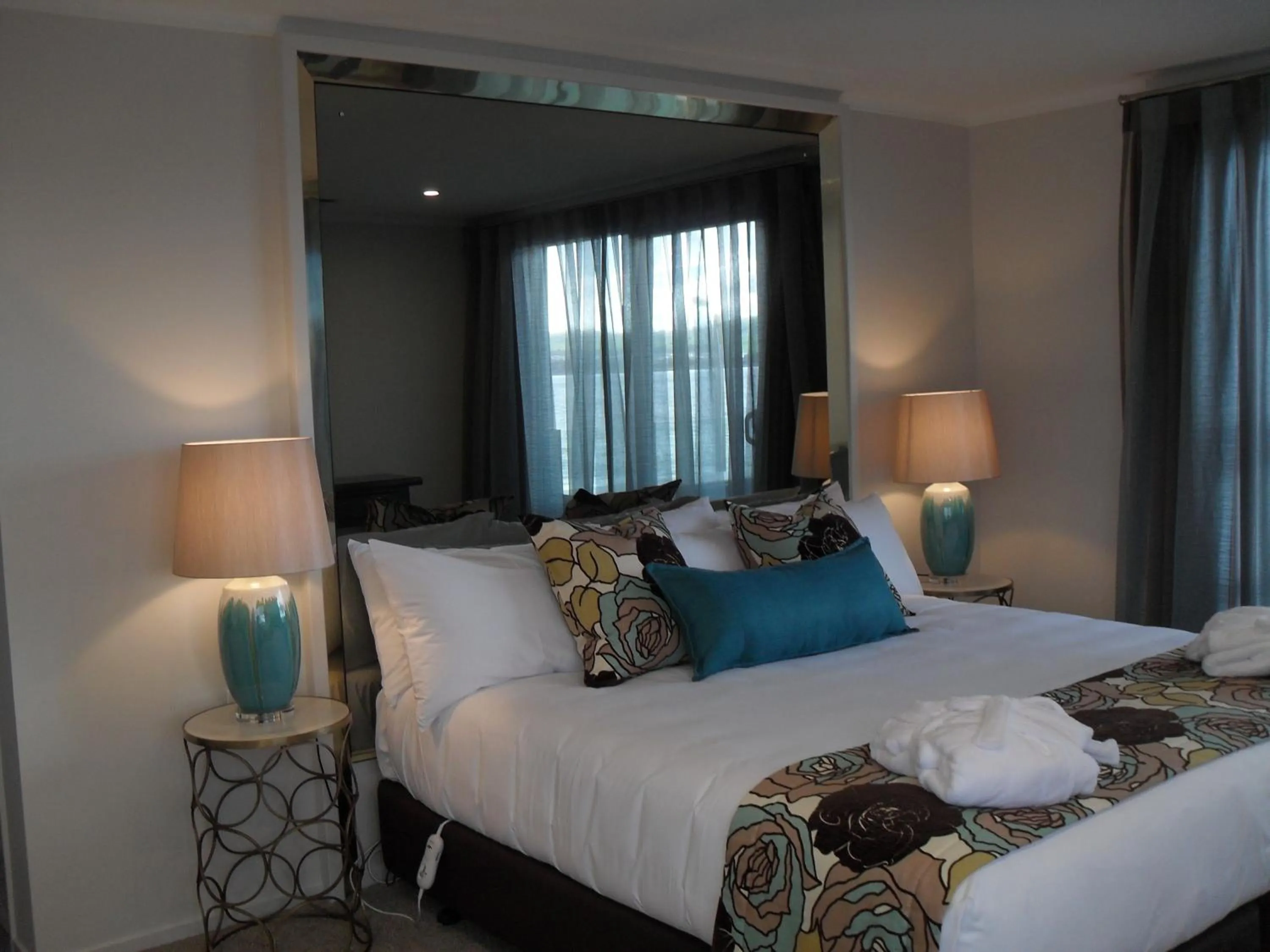 Bed in The Cove- On The Lake